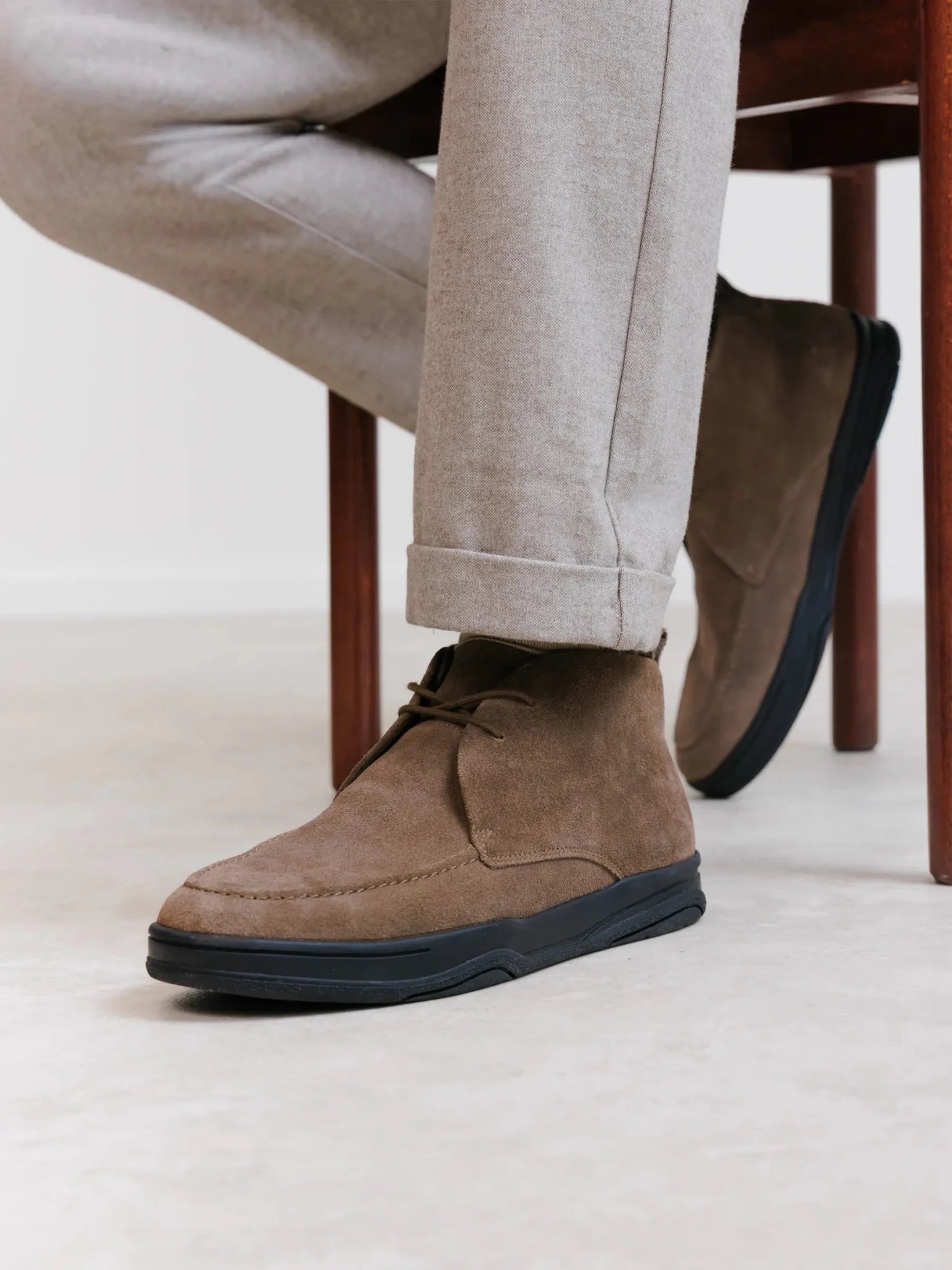 Bottines casual en suède taupe - IZAC