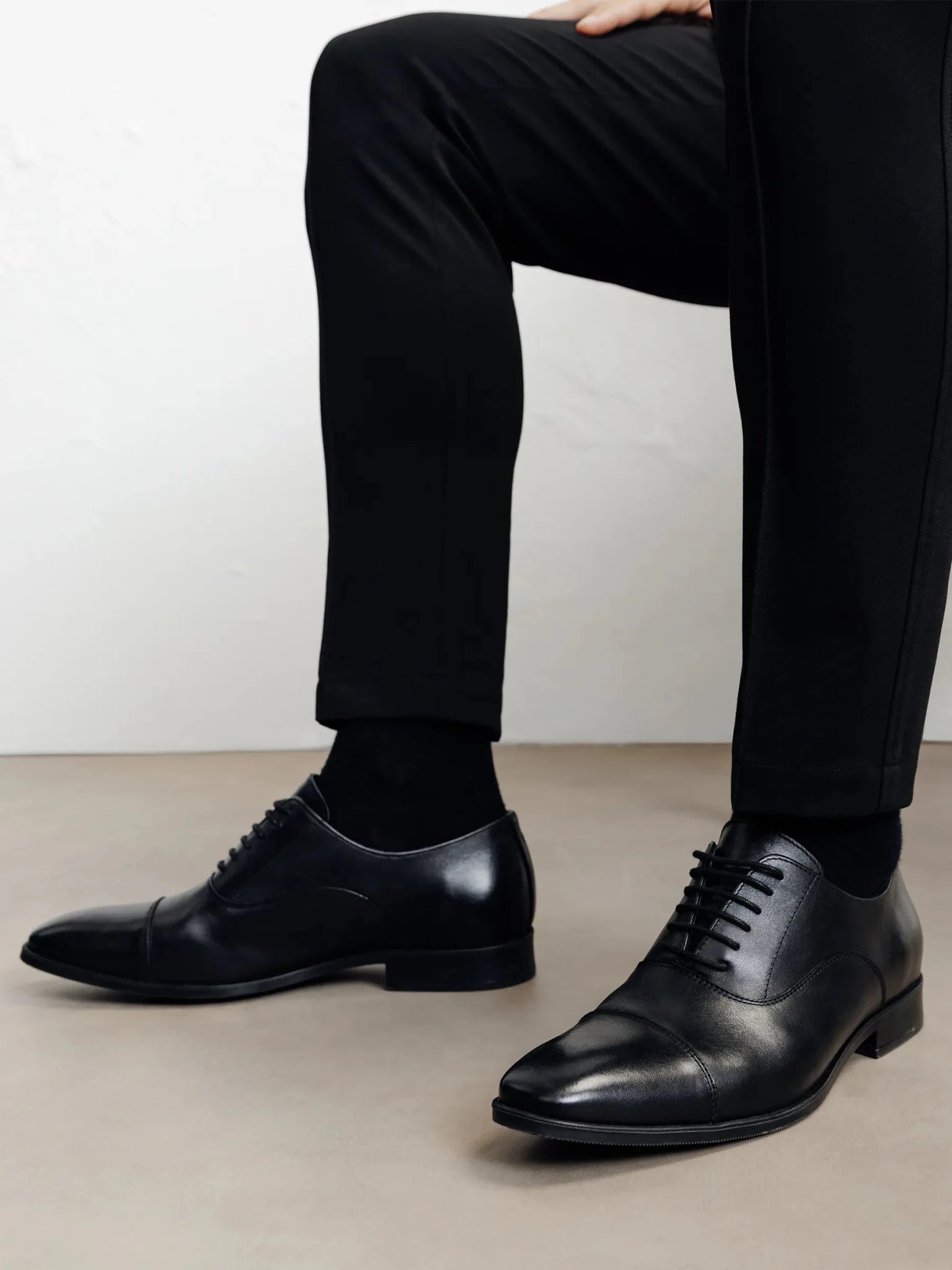 Chaussures richelieu en cuir noir - IZAC