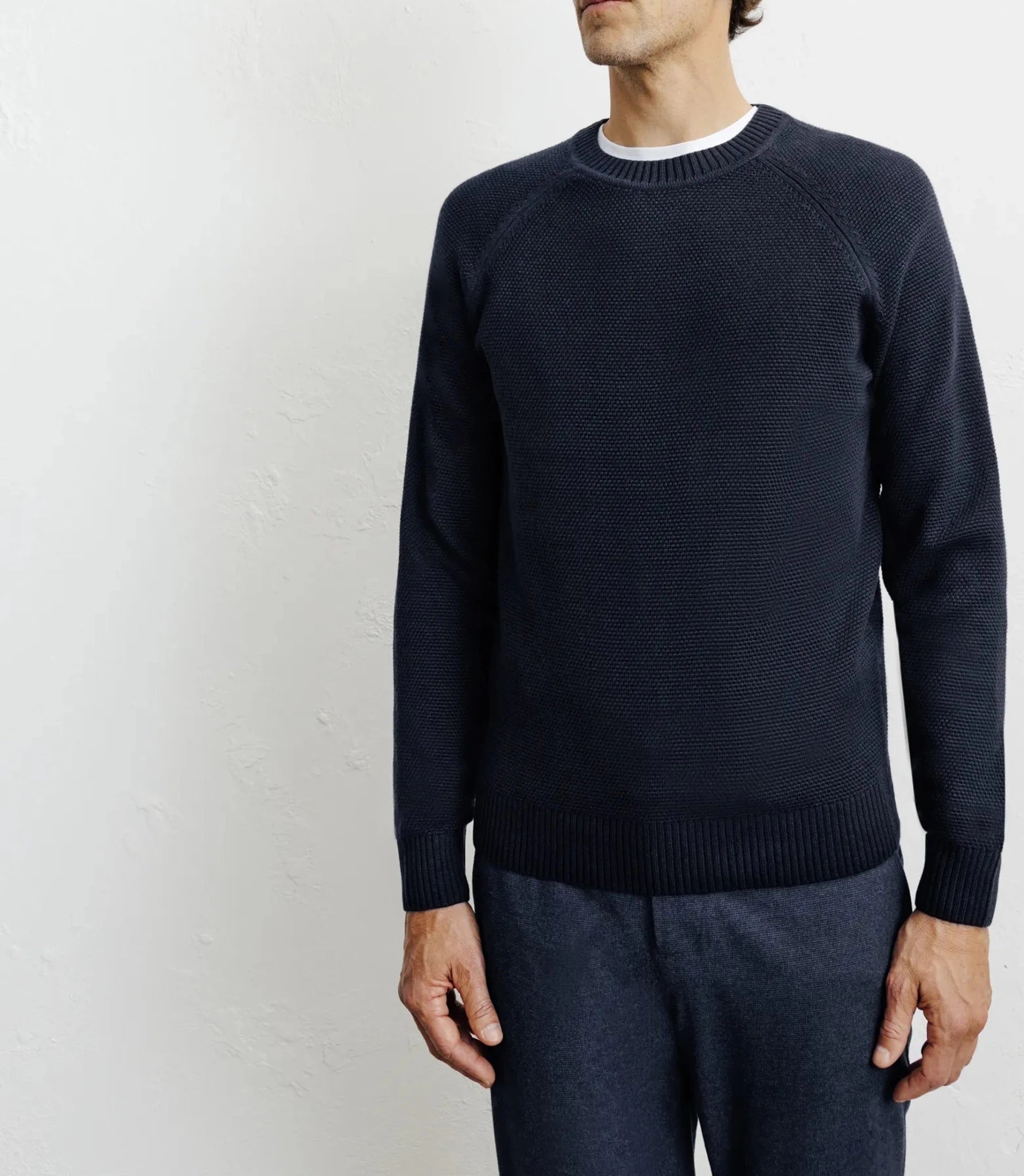 Round-neck sweater with navy stitch pattern