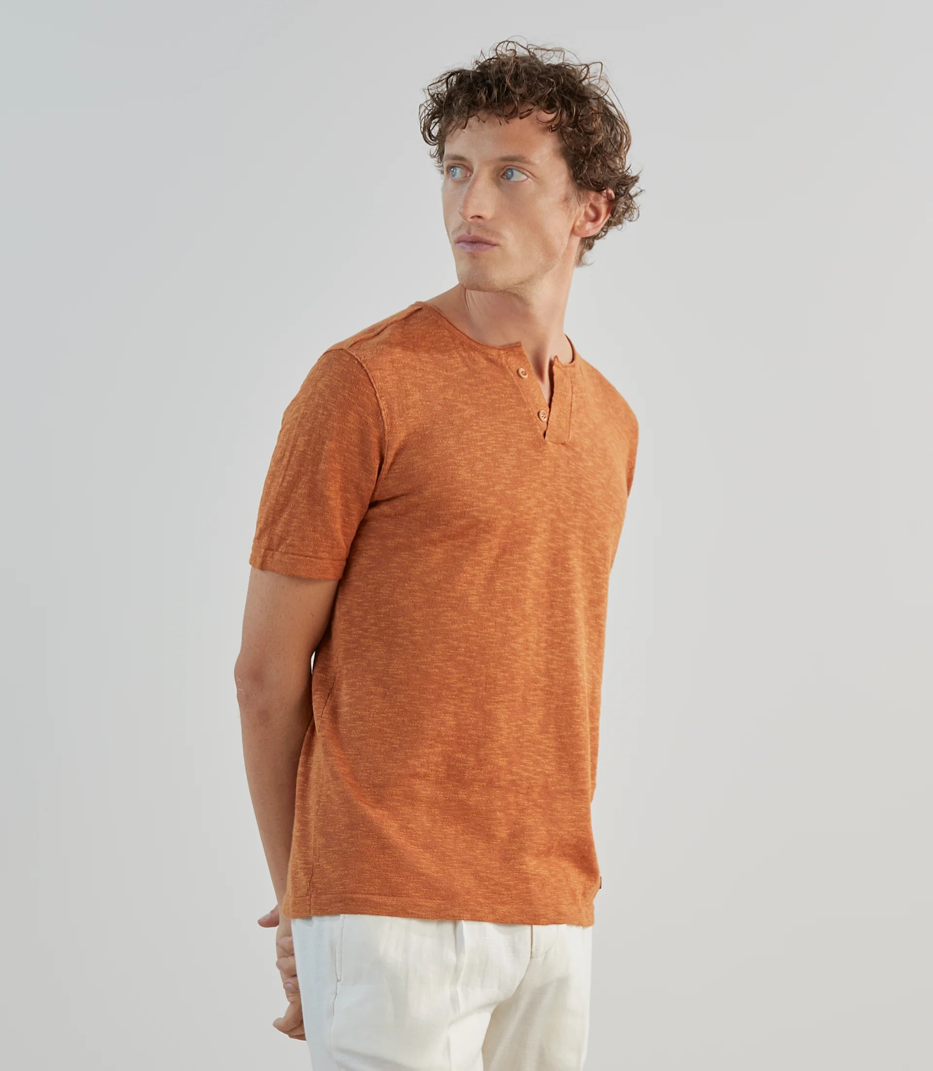 T-shirt à manches courtes avec col tunisien orange - IZAC