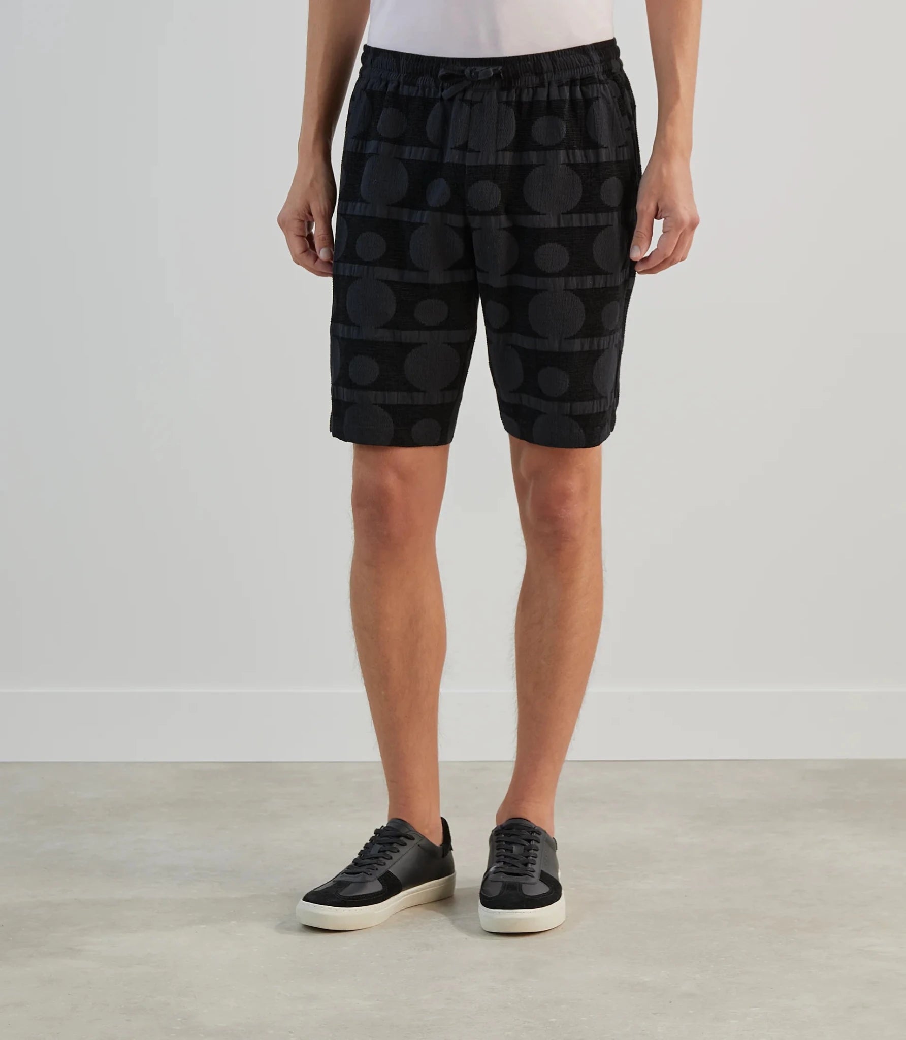 Bermuda avec cordon de serrage noir - IZAC