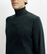 Pull col roulé vert foncé