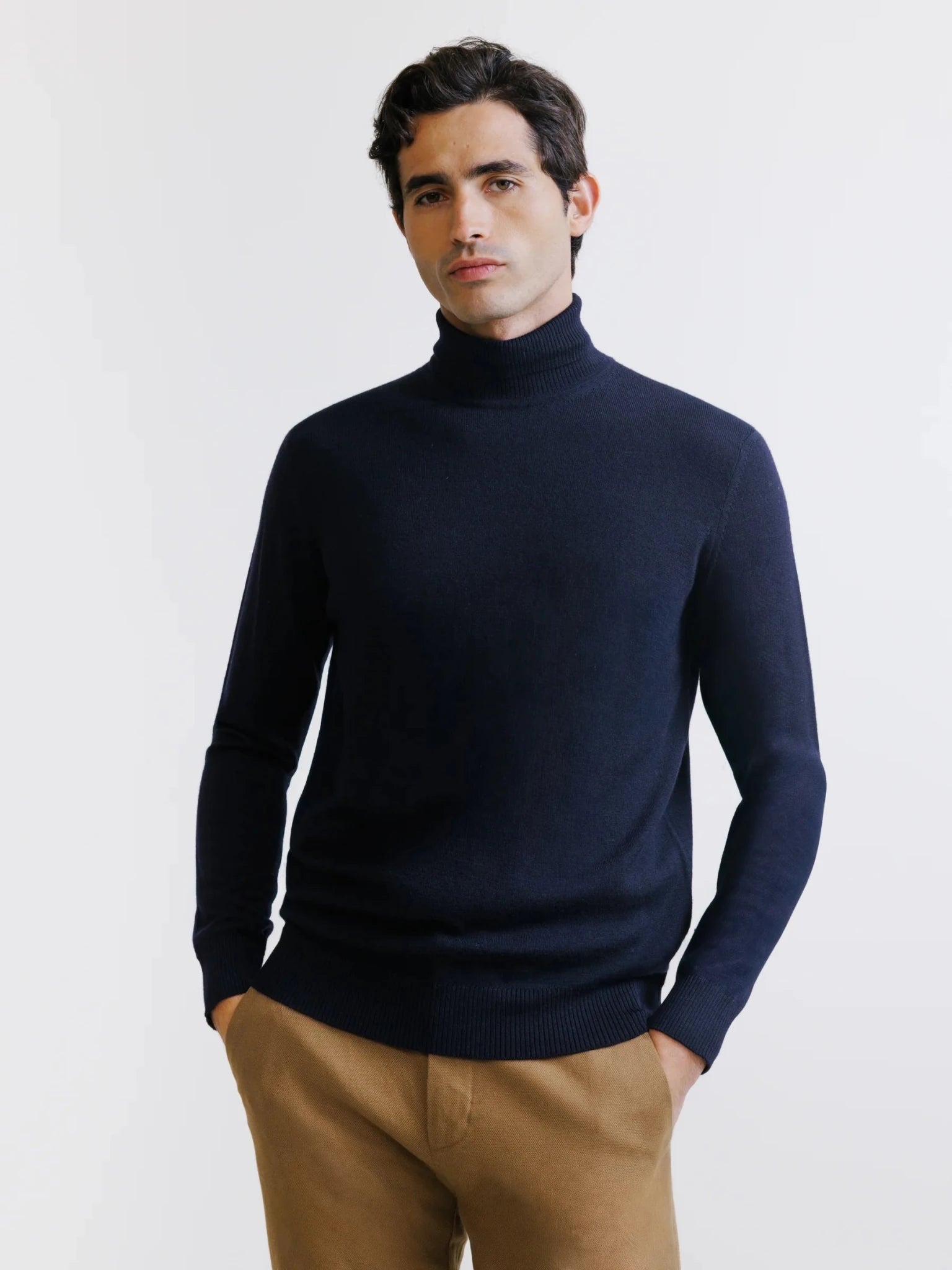 Pull col roulé en mérinos marine - IZAC
