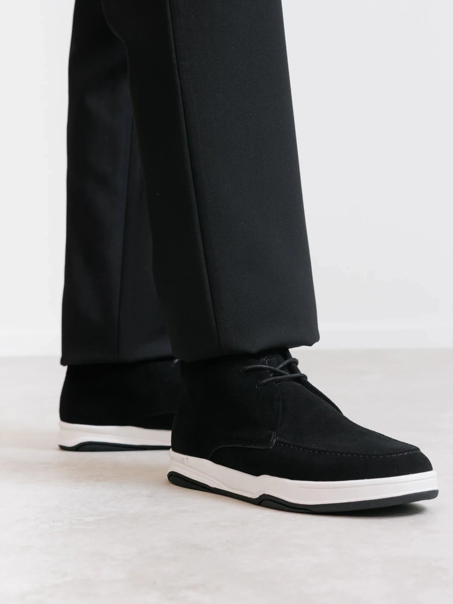 Bottines casual en suède noir - IZAC