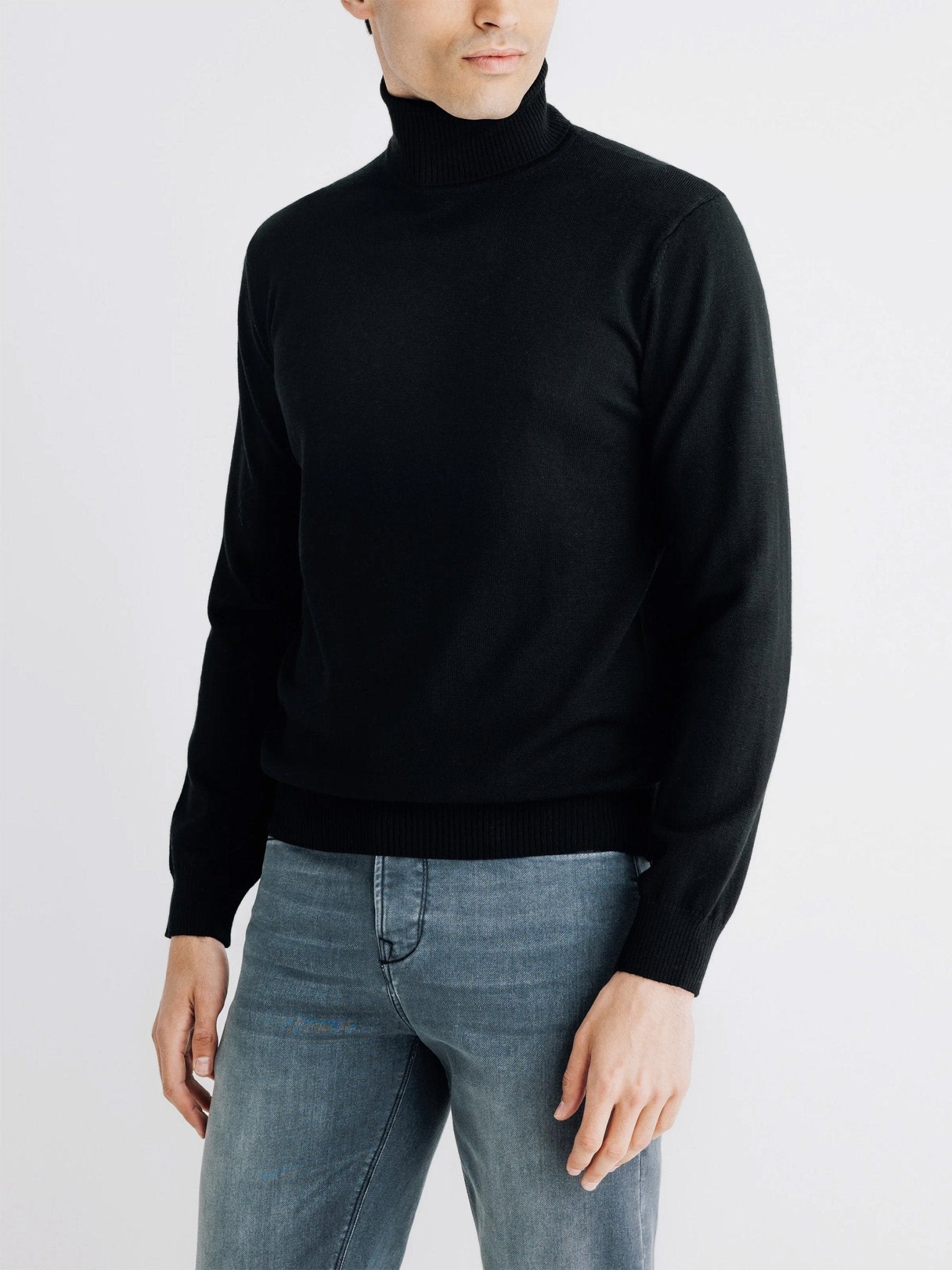 Pull col roulé noir - IZAC