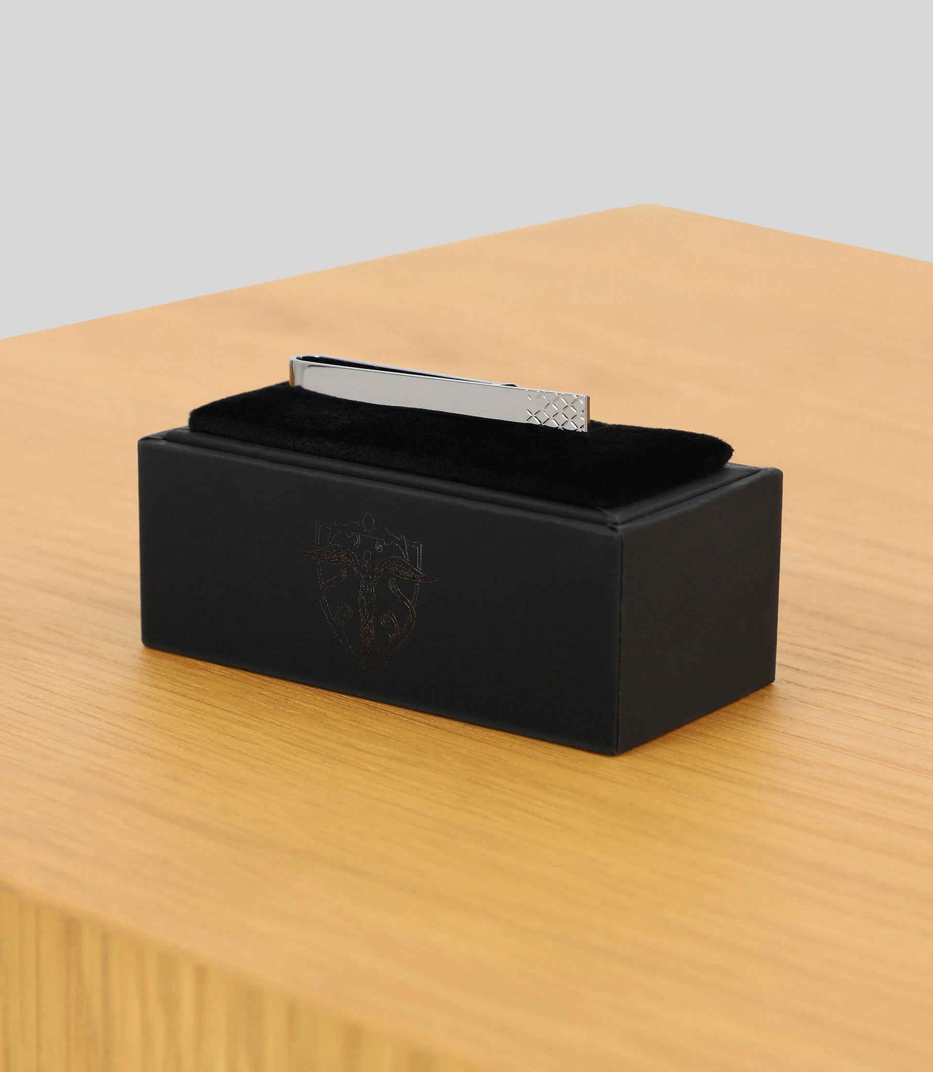 Pince à cravate en métal argenté - IZAC