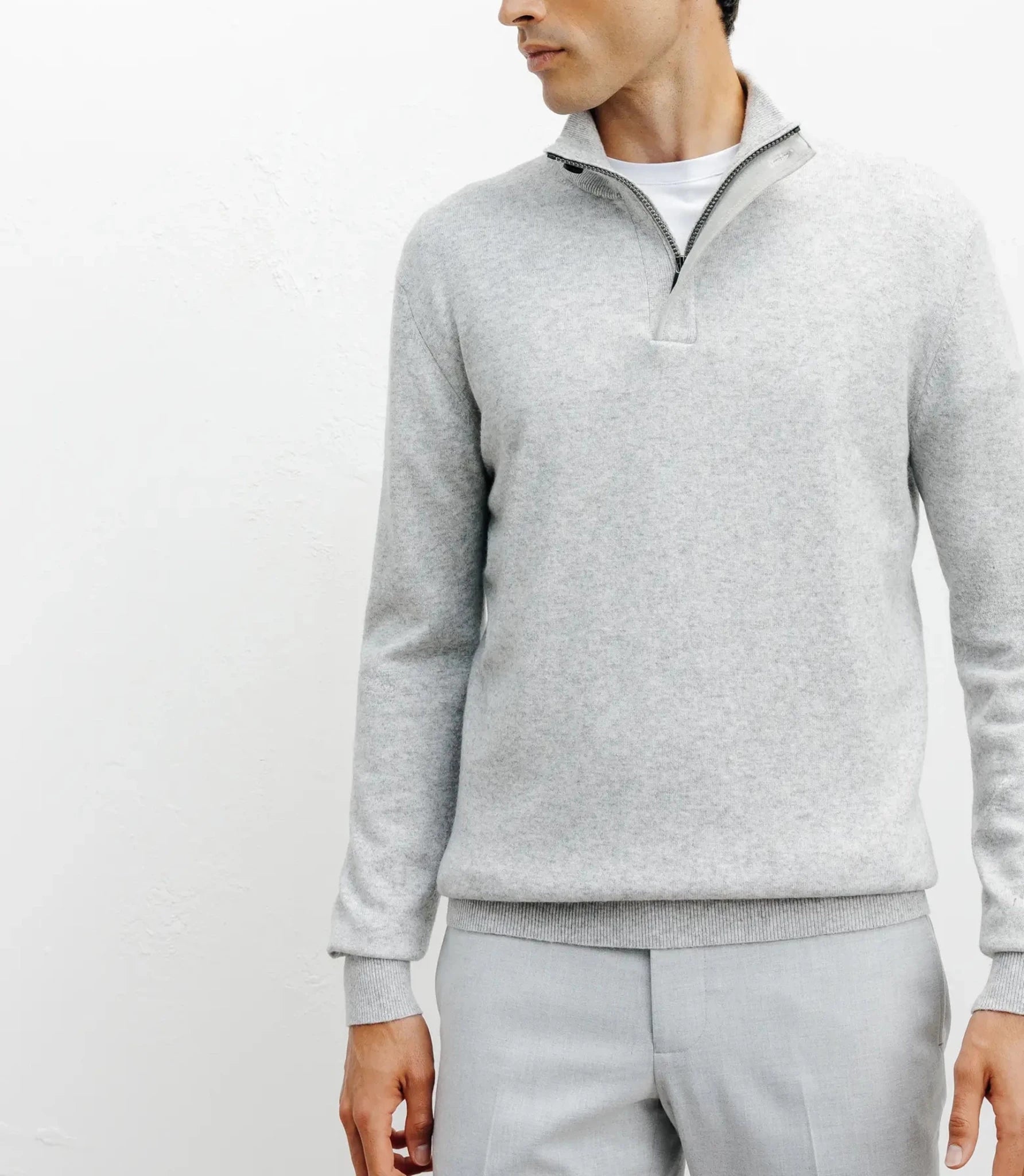 Chine grey stand-up collar sweater