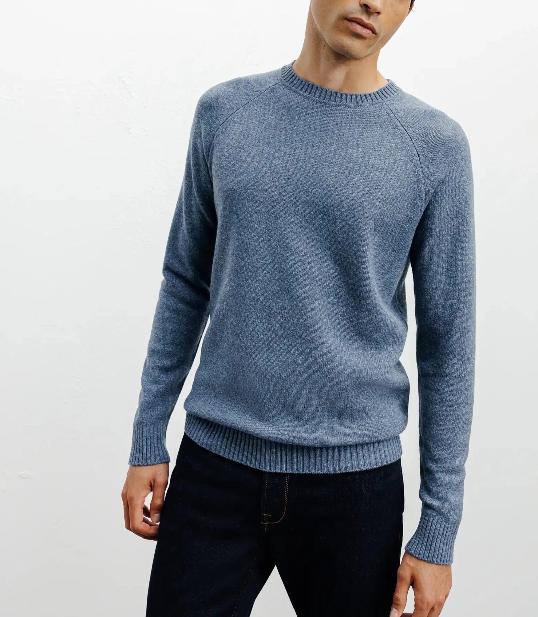 Round-neck wool sweater indigo