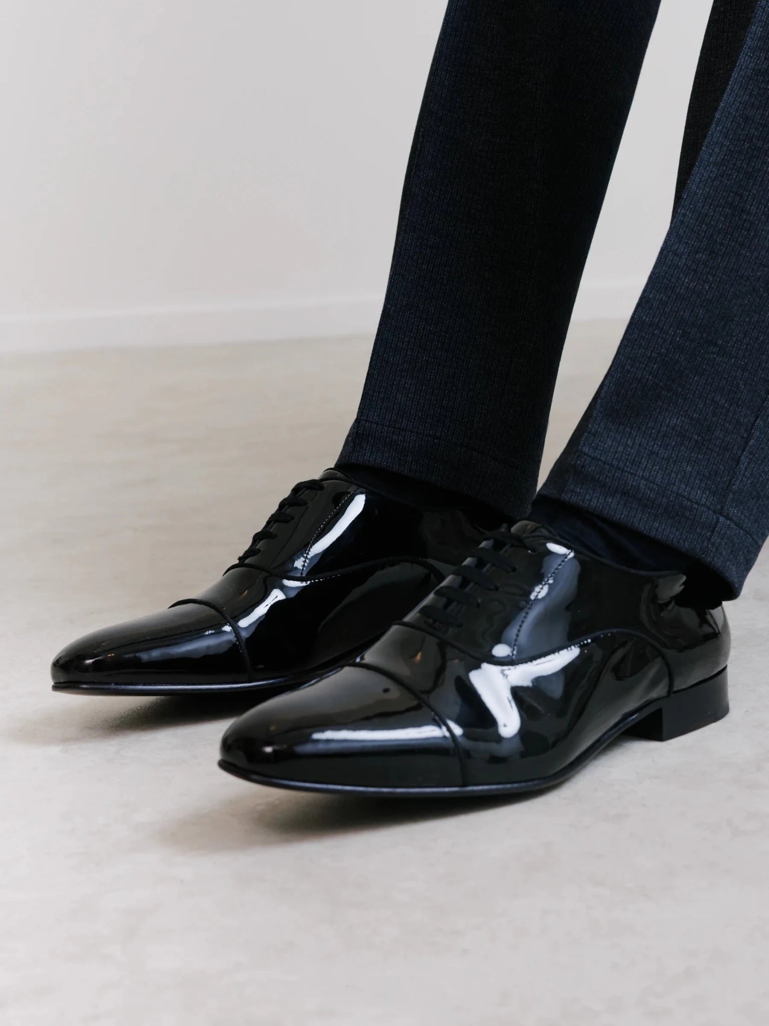 Richelieu en cuir verni noir - IZAC