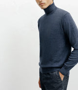 Pull col roulé indigo