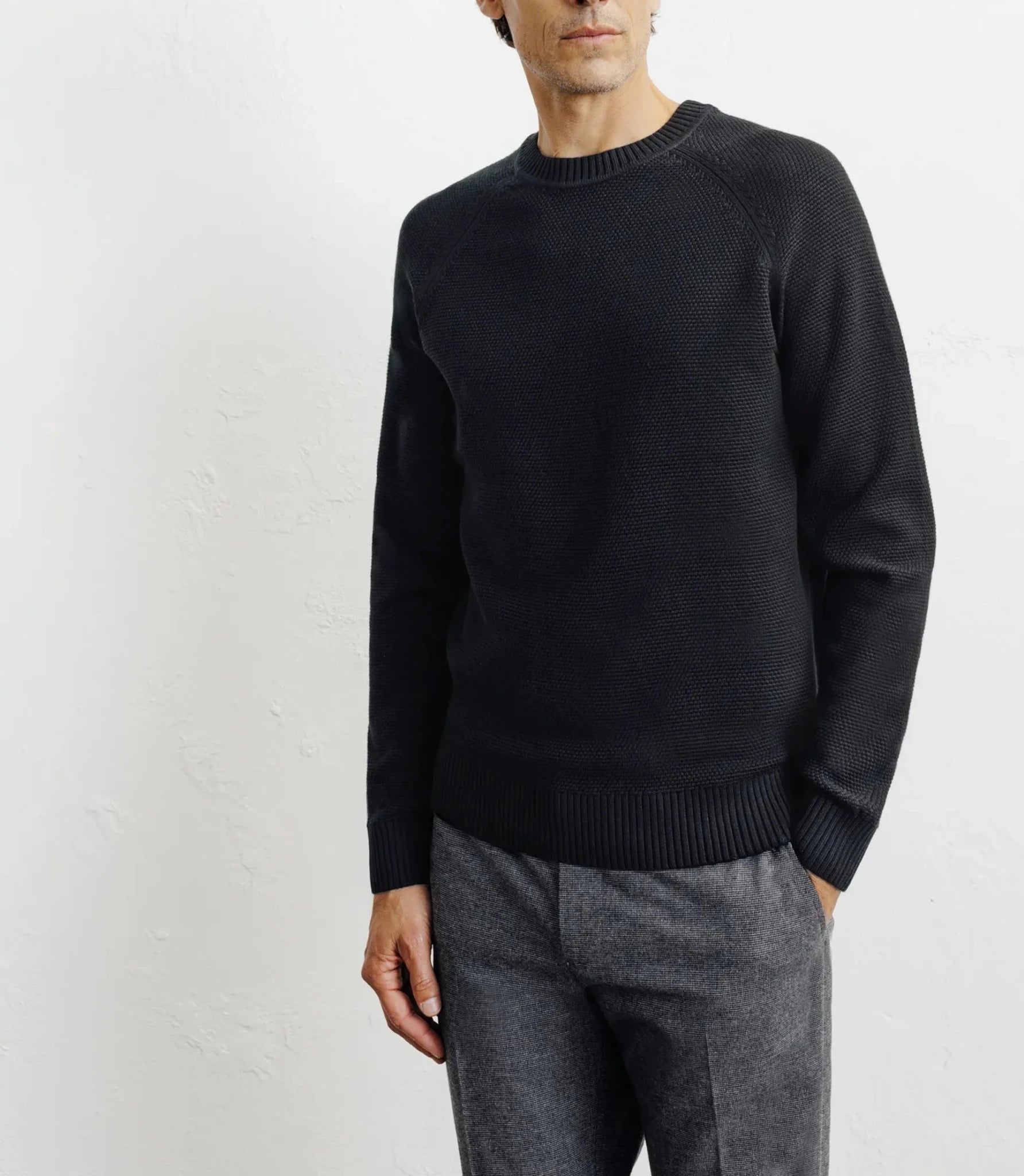 Pull col rond jeux de points noir - IZAC