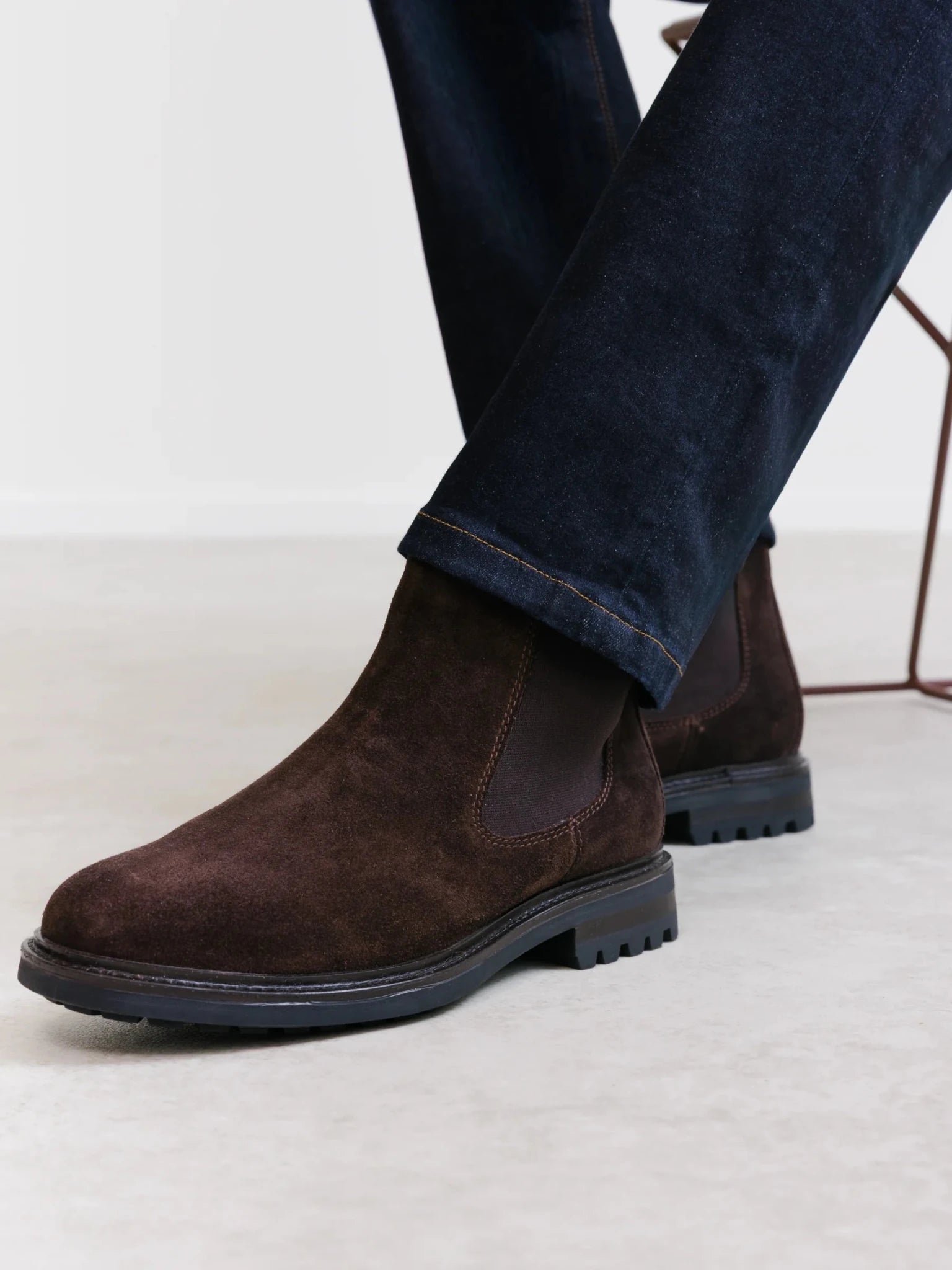 Bottines chelsea en suède marron - IZAC