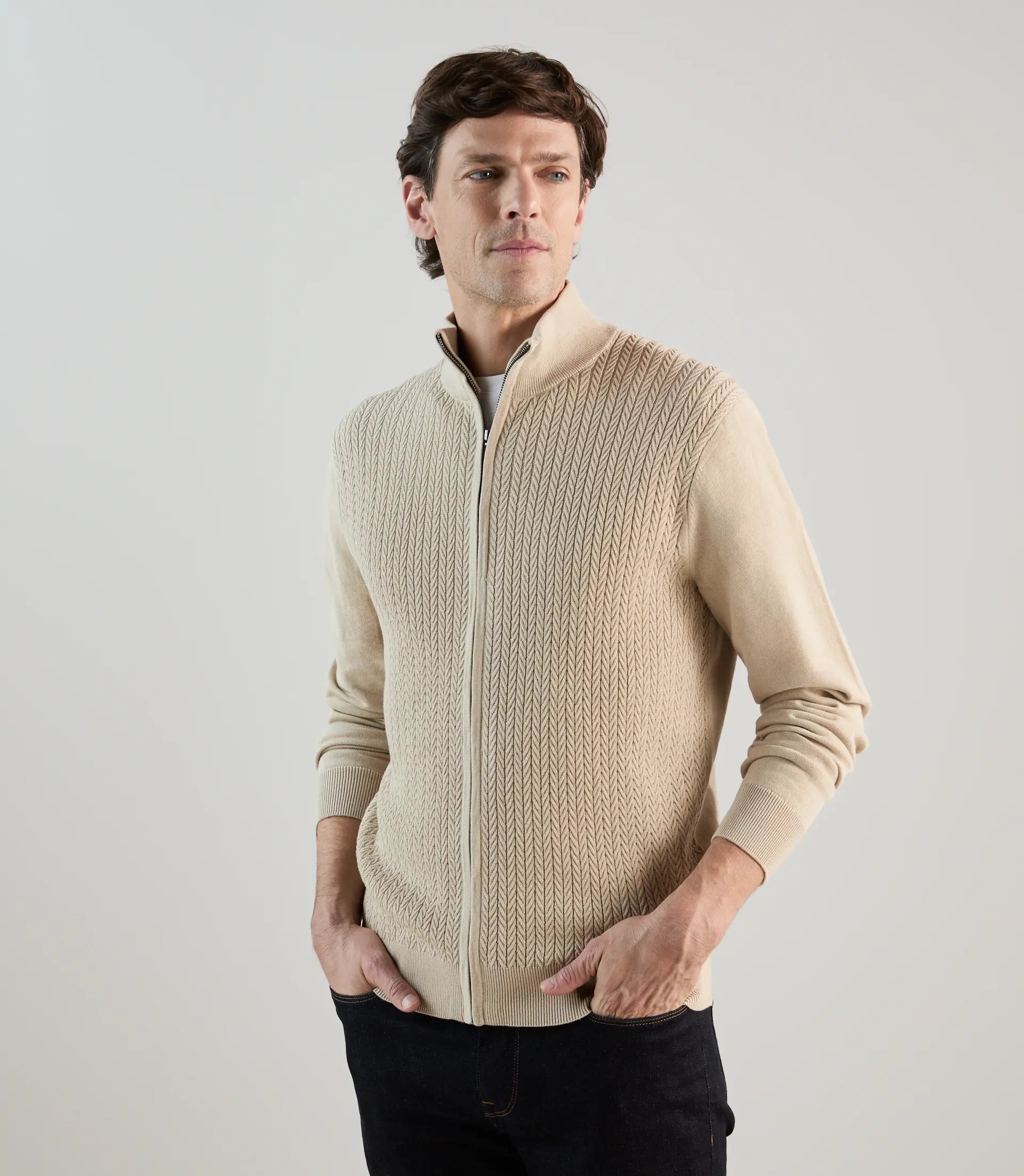 Gilet zippé en maille torsadée beige - IZAC