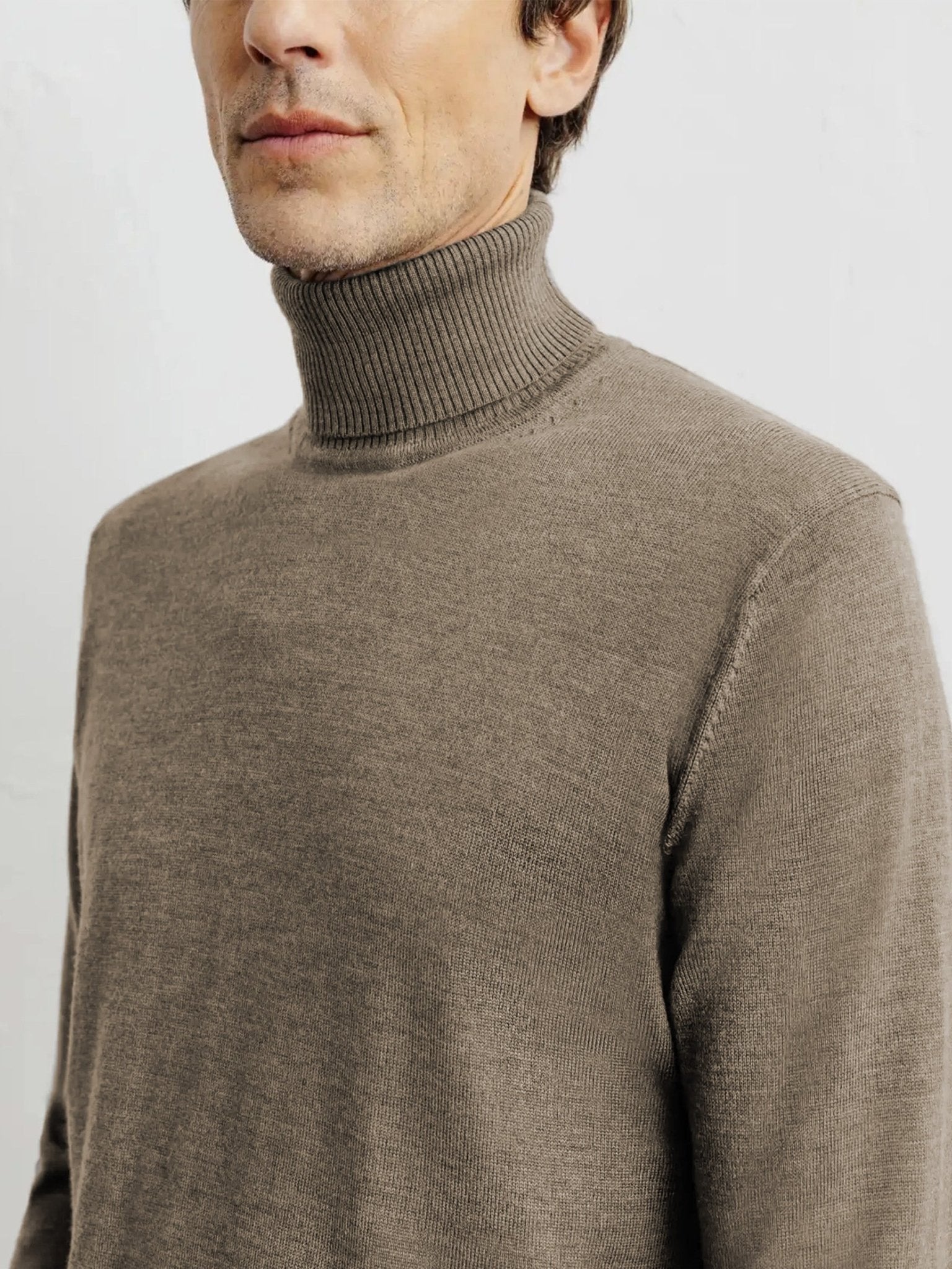 Pull col roulé chatain - IZAC