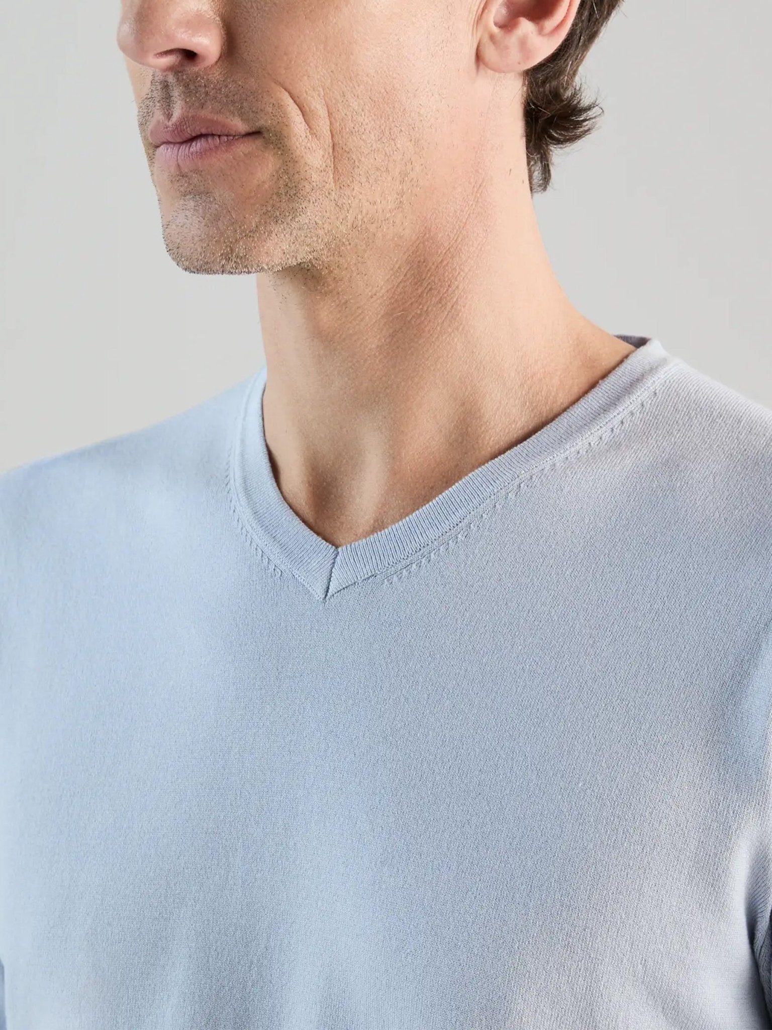 Pull col V bleu ciel - IZAC