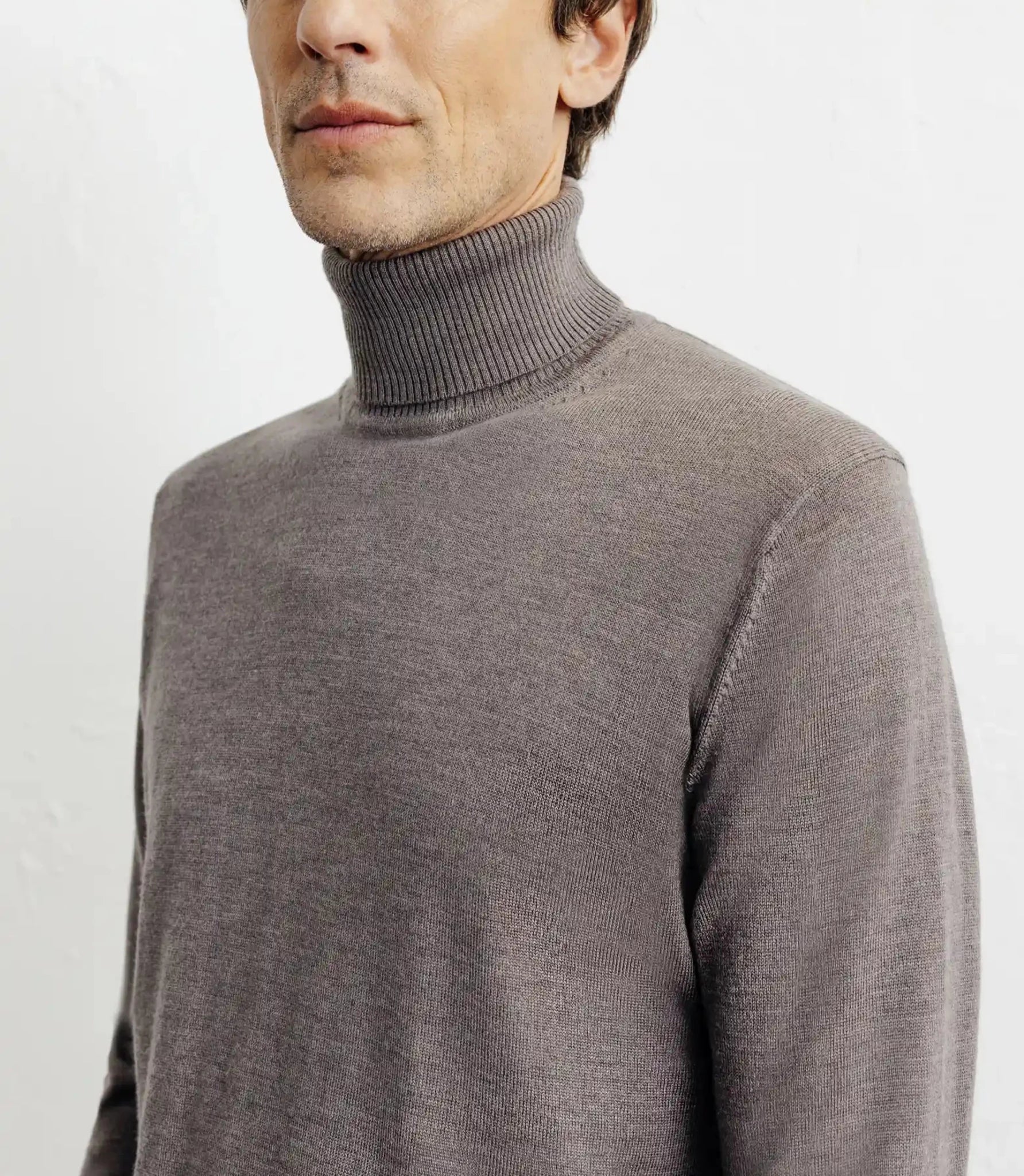 Pull col roulé châtain