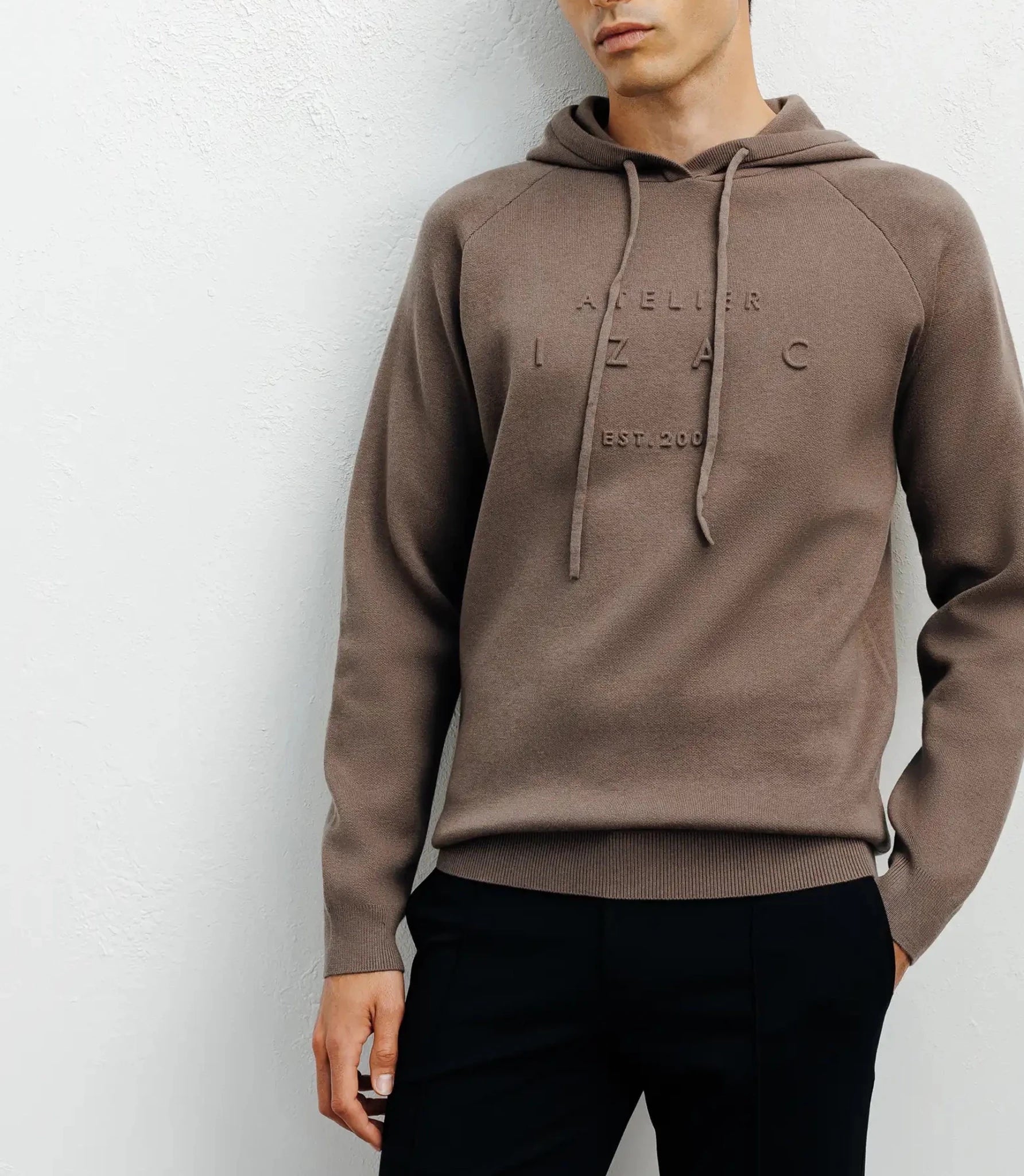 Pull à capuche en maille chatain - IZAC