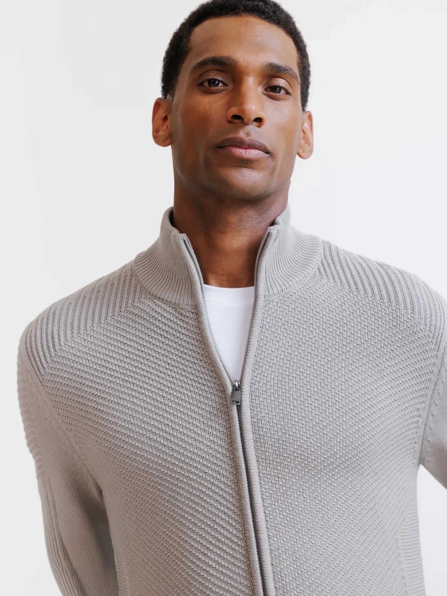 Gilet zippé à jeux de points taupe - IZAC