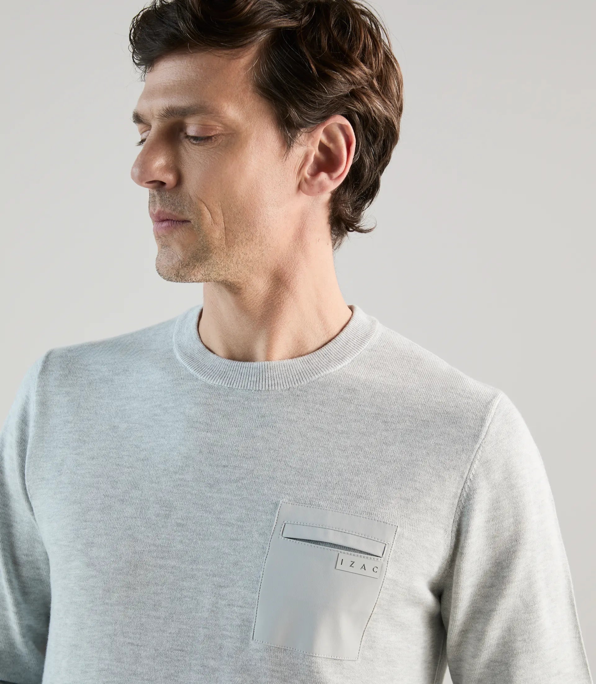 Pull avec poche bi - matière gris perle - IZAC