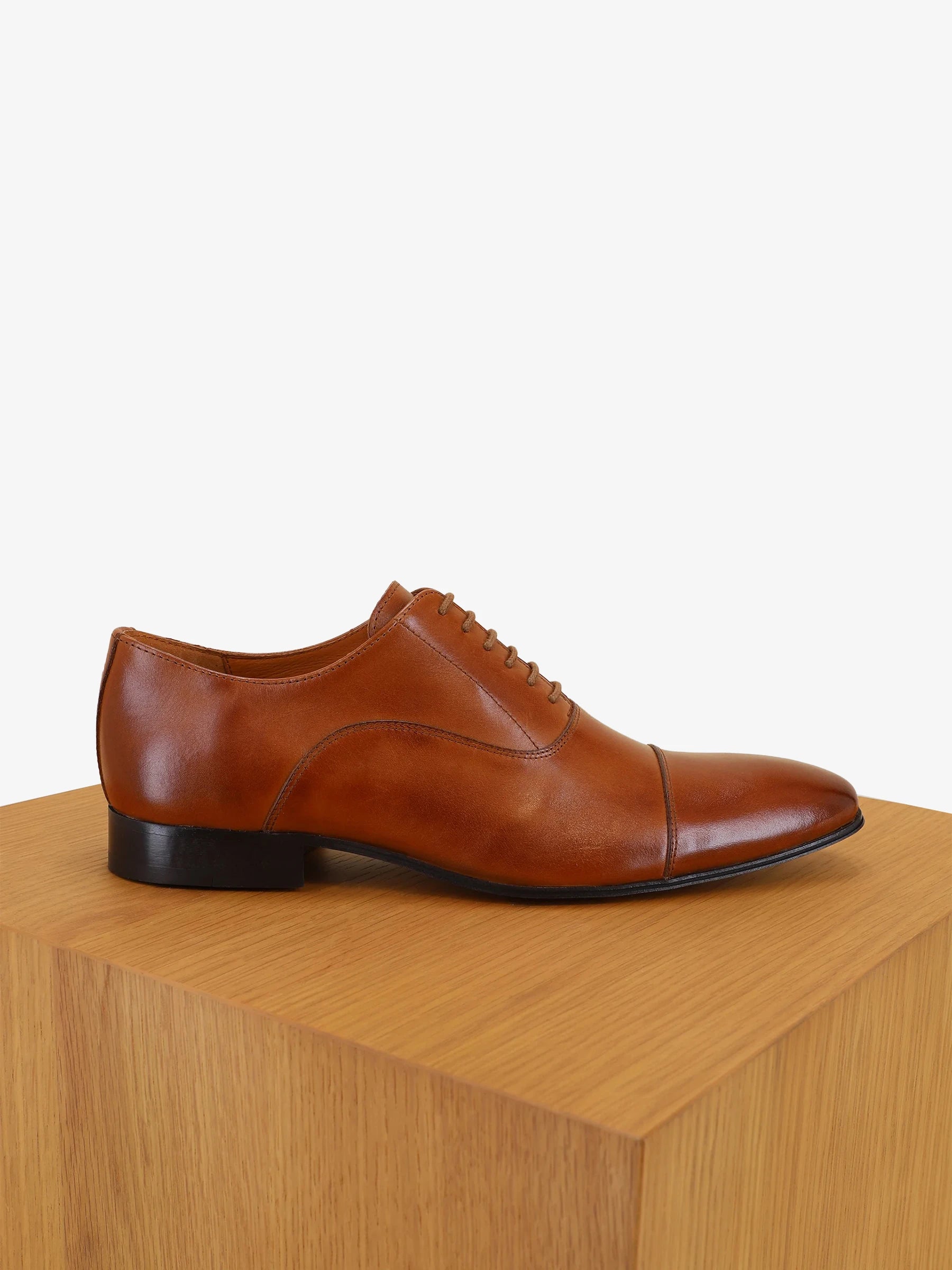 Brown leather richelieu shoes