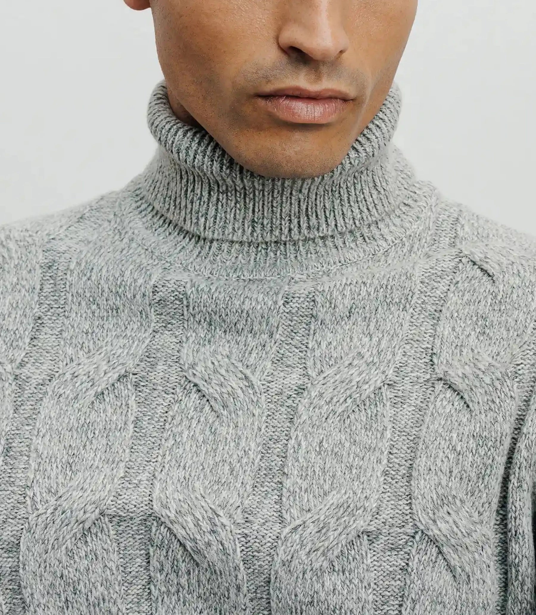 Pull col roulé torsadé gris chiné