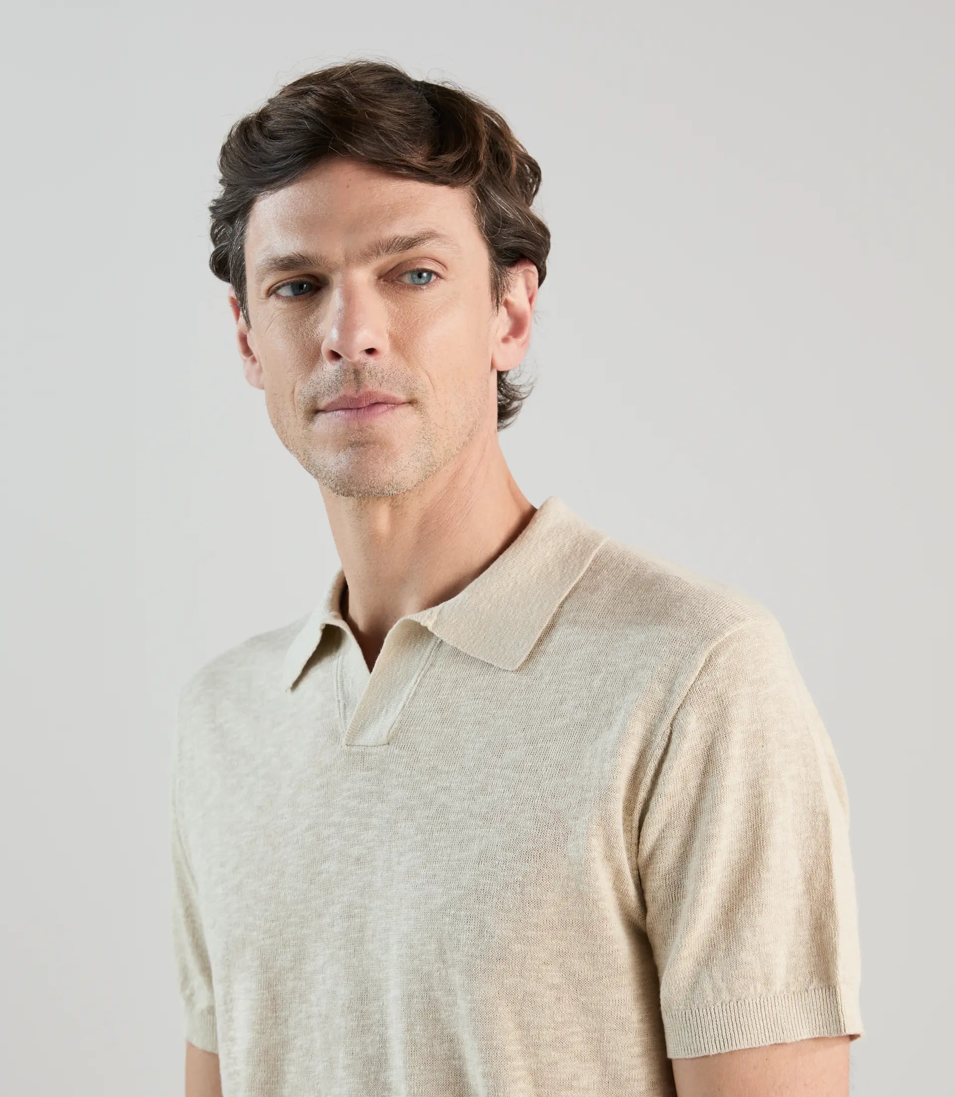 Polo à col ouvert en maille beige clair - IZAC