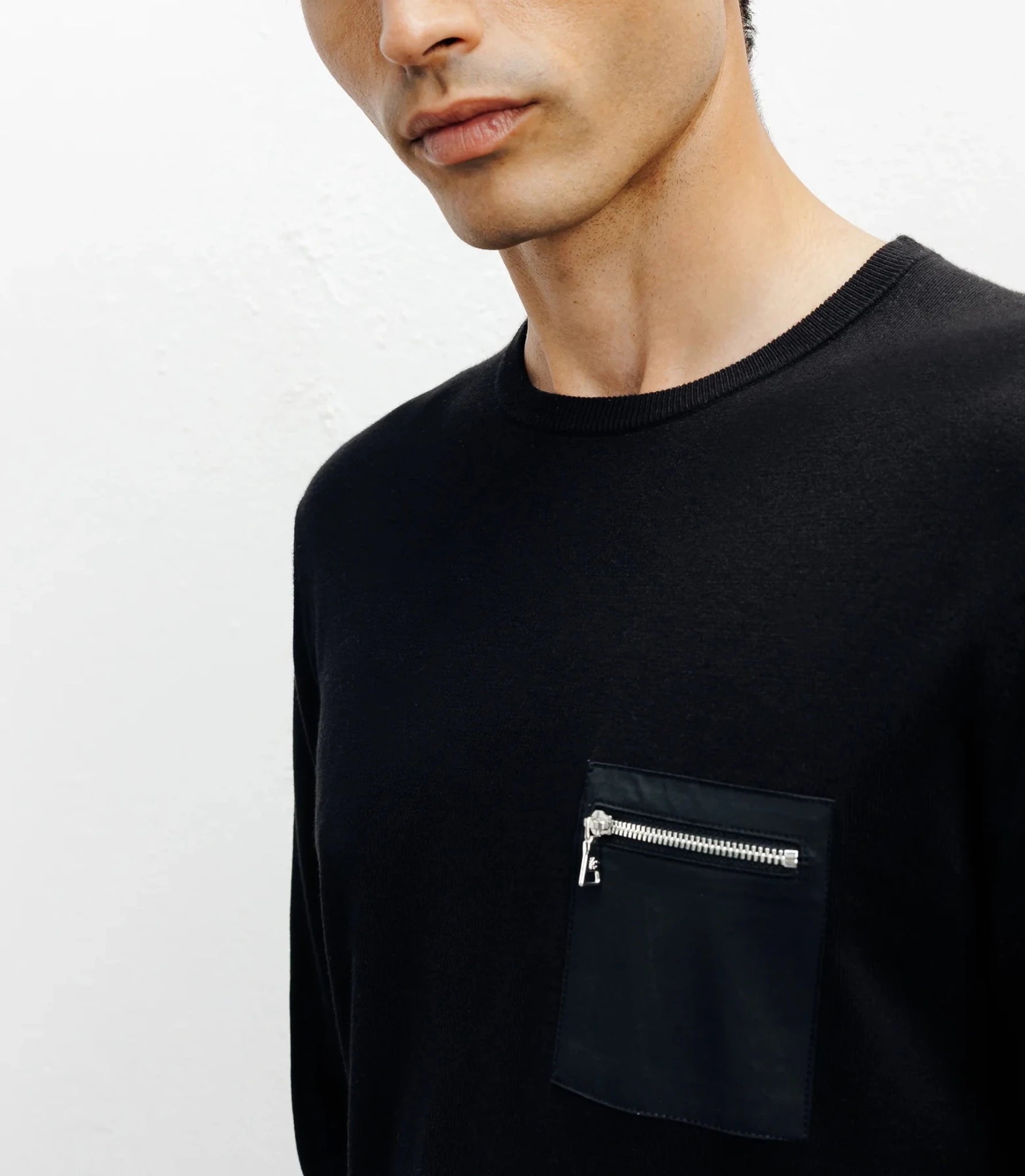 Pull manches longues col rond en maille noir