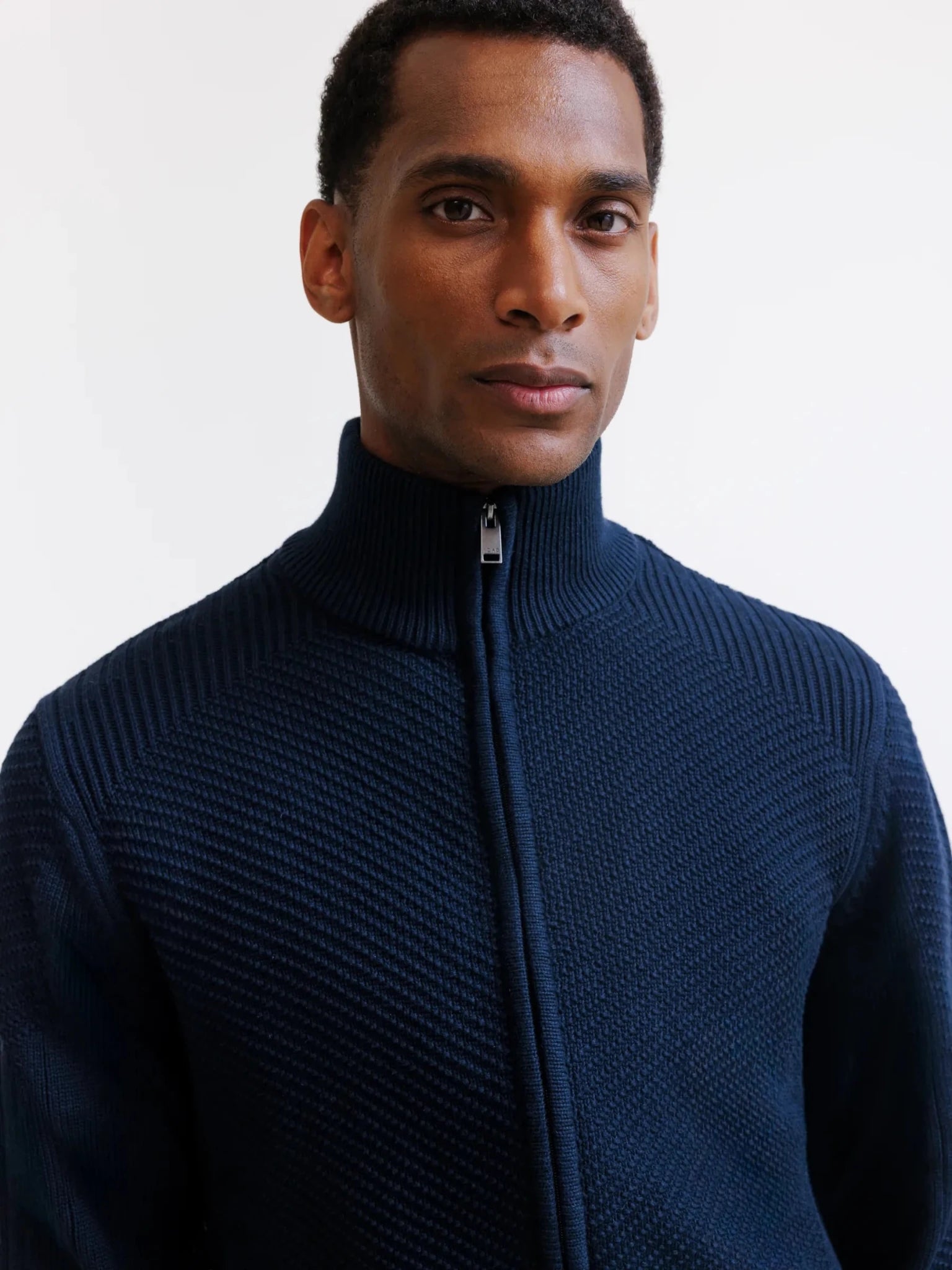 Gilet zippé à jeux de points marine - IZAC