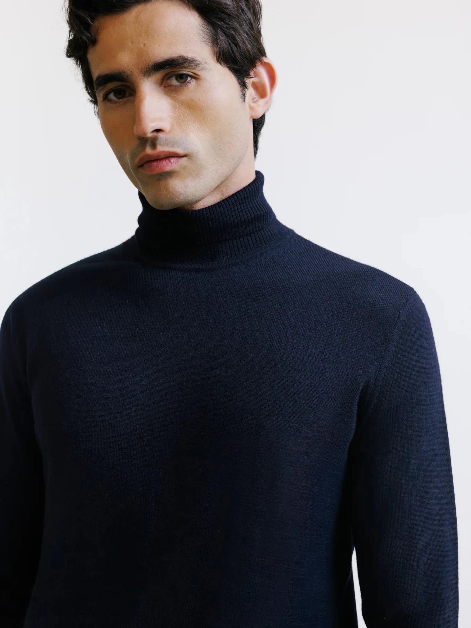 Pull col roulé en mérinos marine - IZAC
