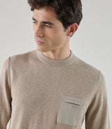 Pull col rond avec poche bi - matière beige - IZAC