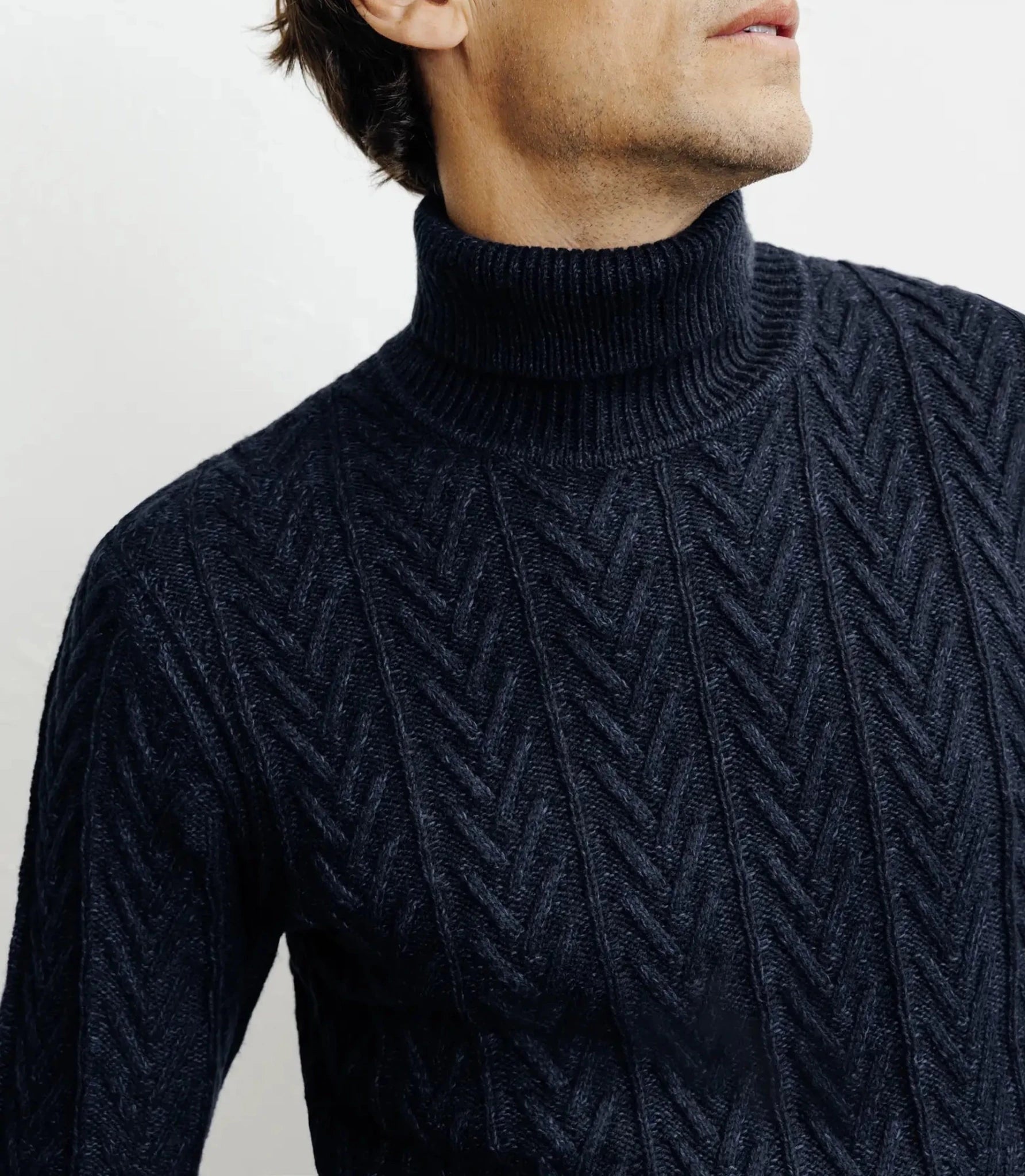 Pull col roulé torsadé marine