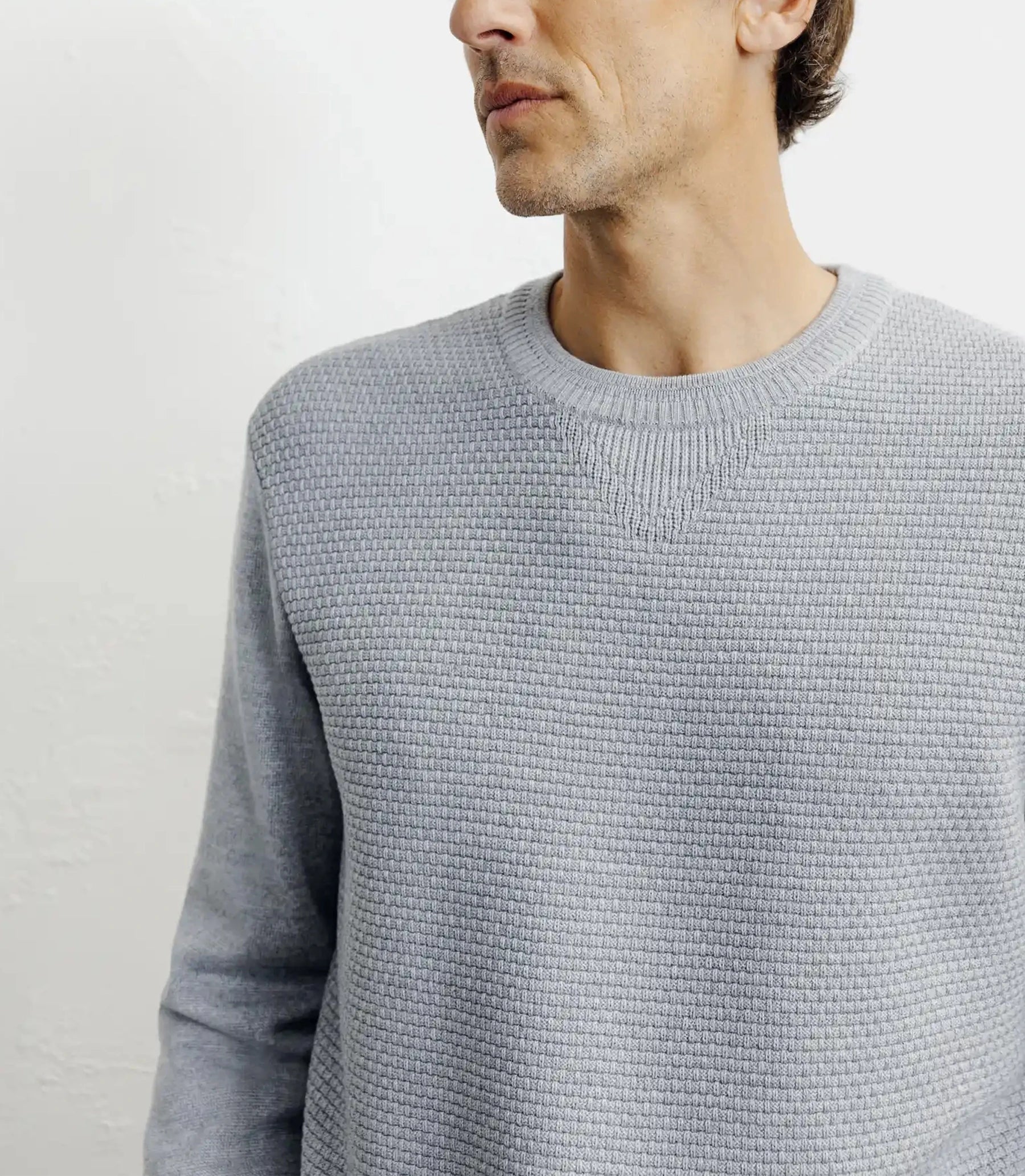 Pull col rond jeux de points gris chiné