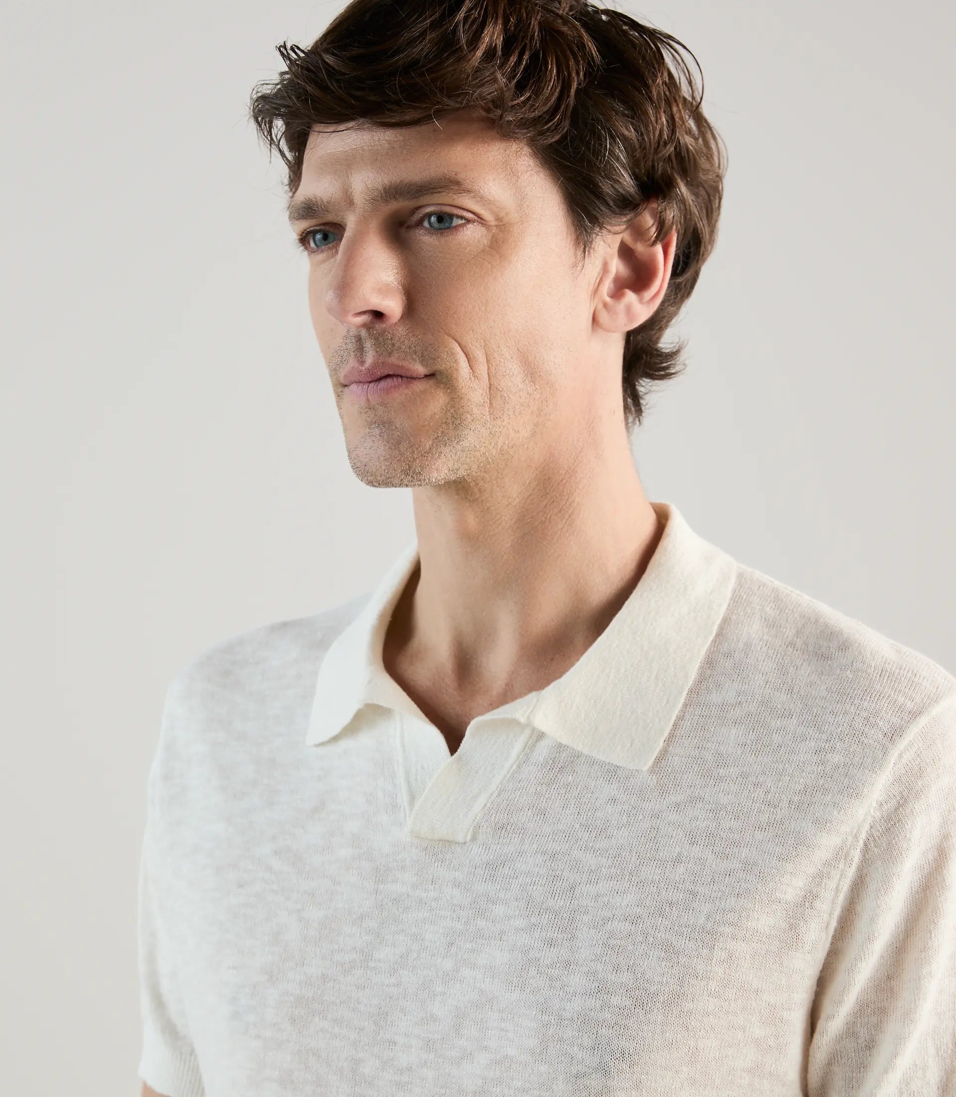 Polo à col ouvert en maille écru - IZAC