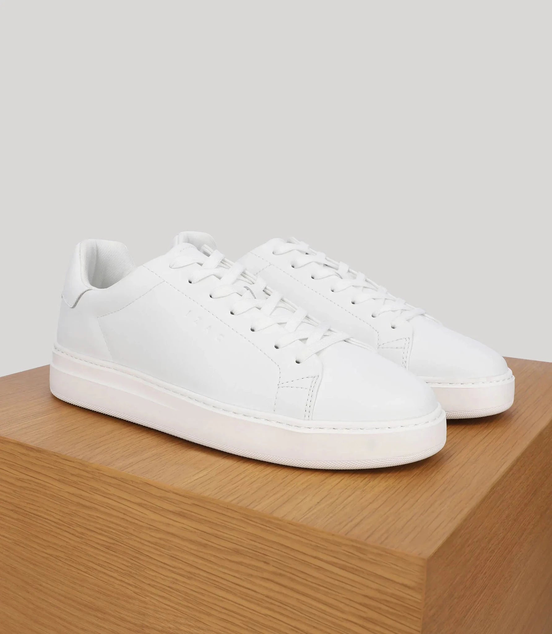 Basket en cuir blanche - IZAC