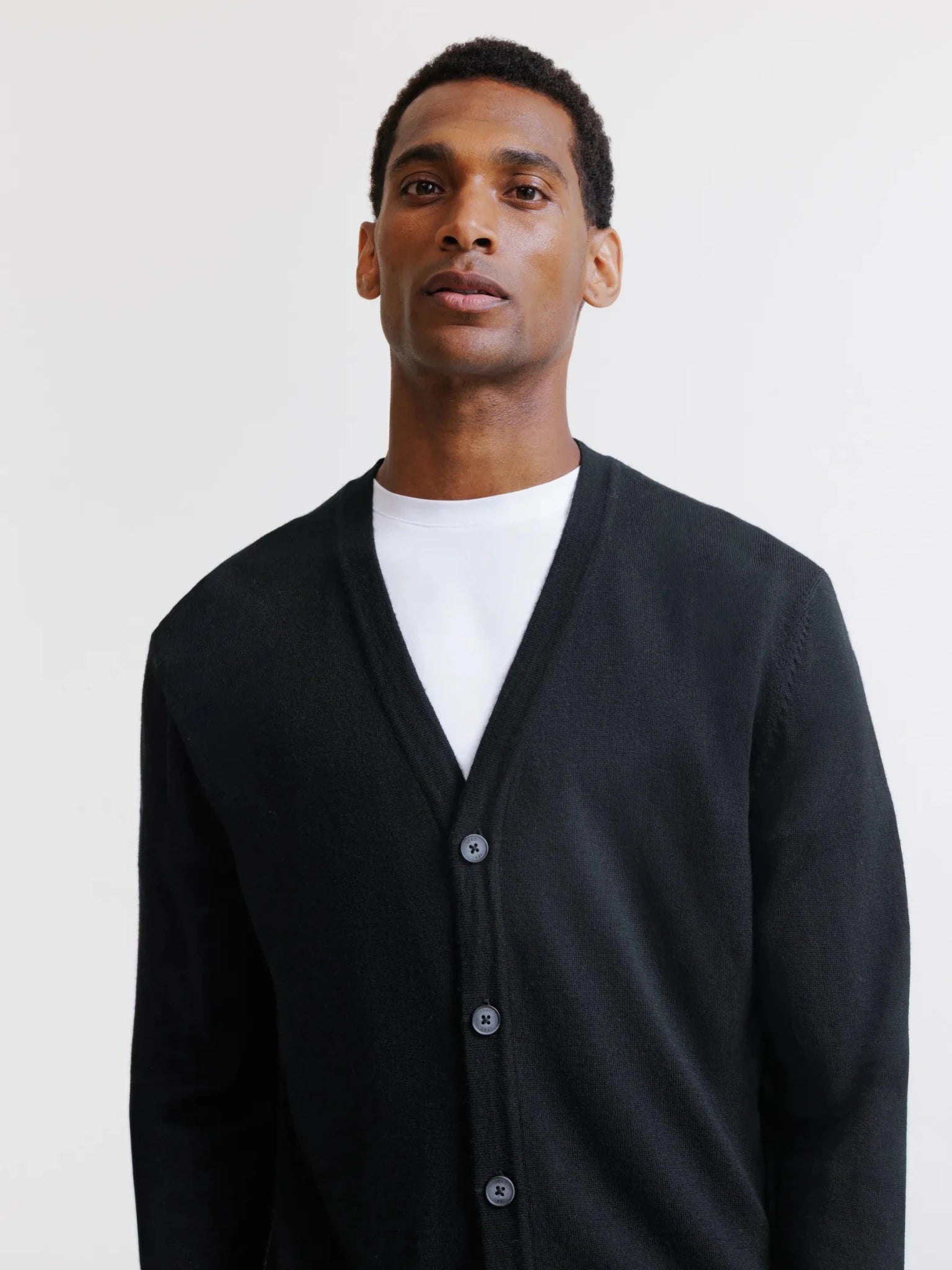 Cardigan en laine mérinos noir - IZAC