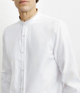 Chemise casual col mao avec coudière en suède blanche