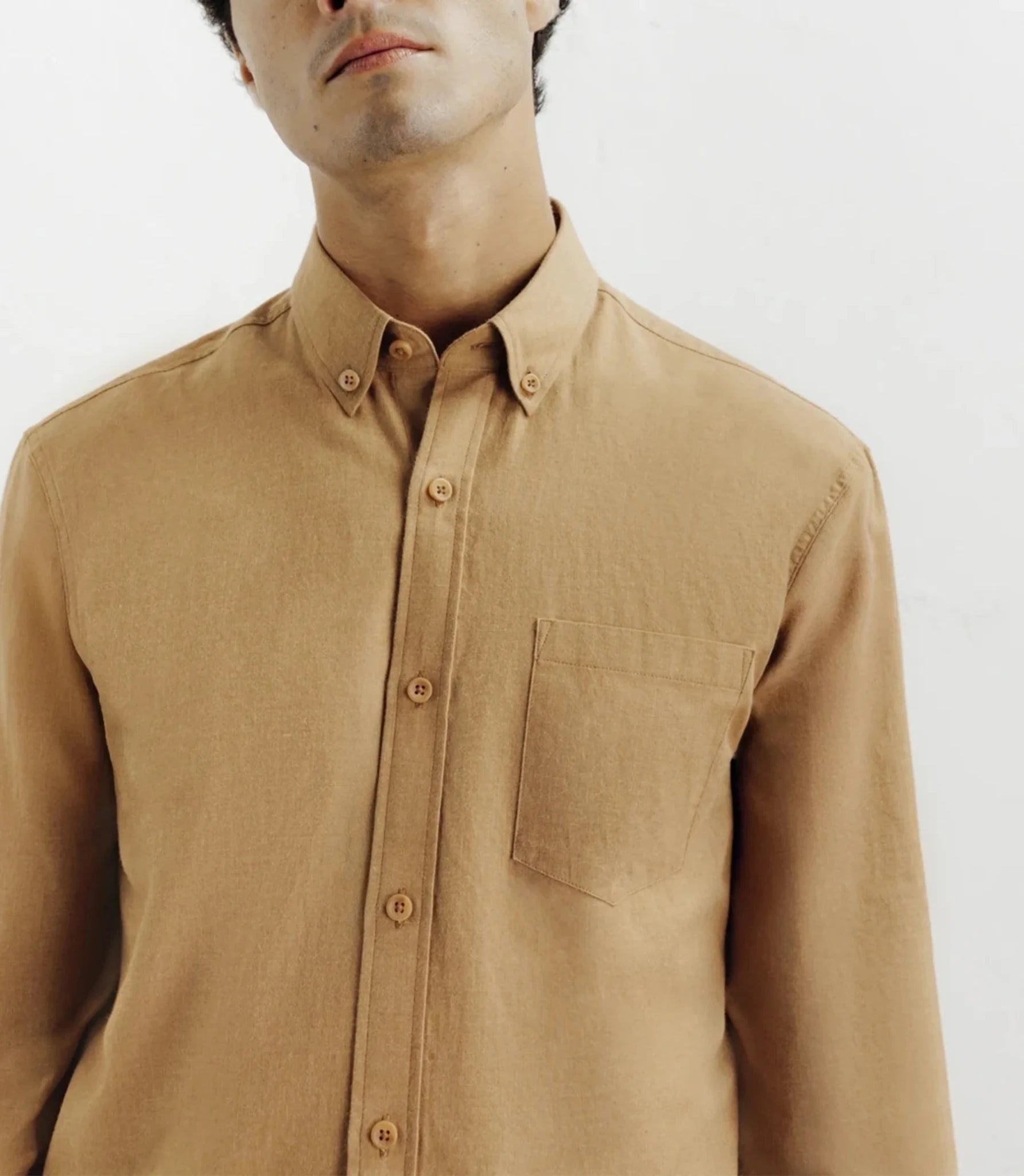 Chemise casual avec col boutonné camel