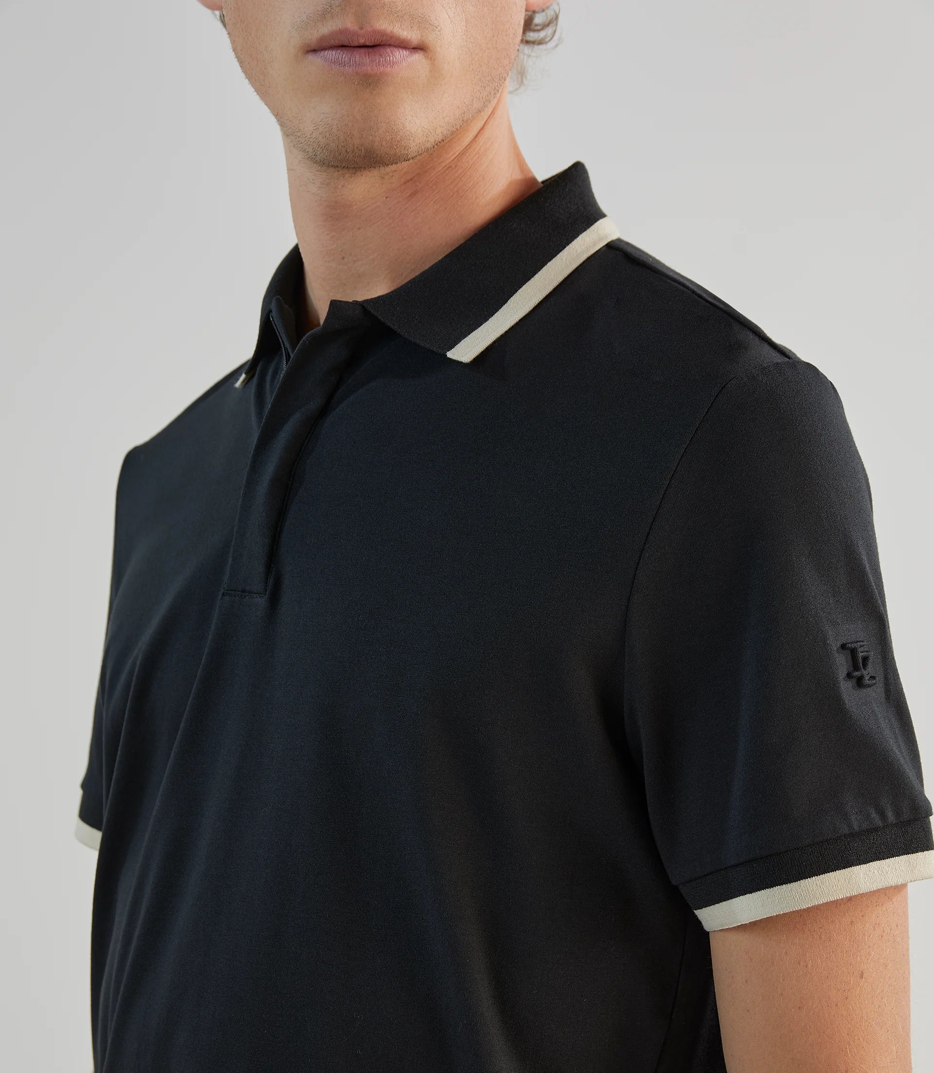 Polo zippé noir - IZAC