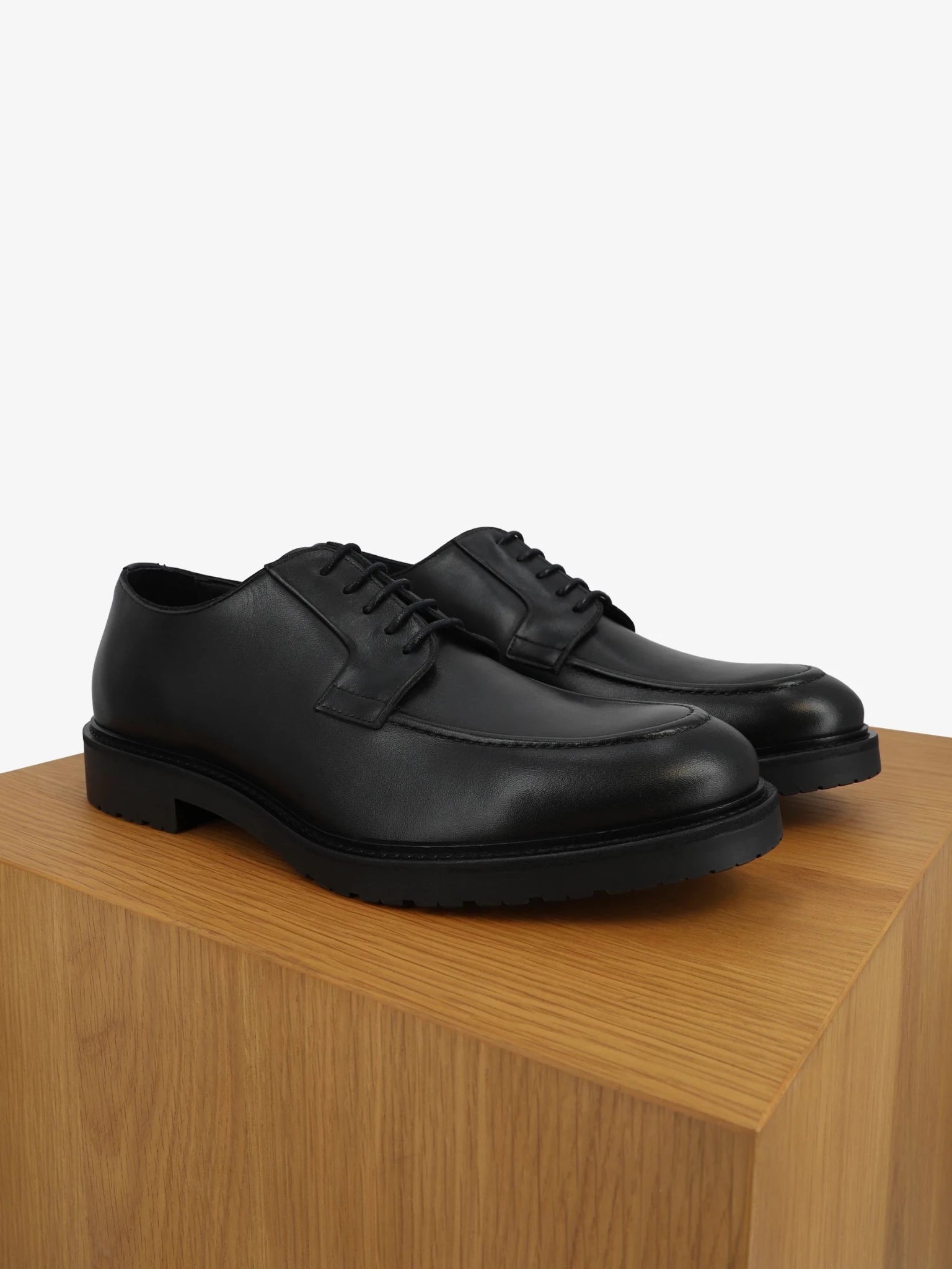 Black leather Derby shoes