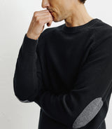 Round-neck sweater with black dots