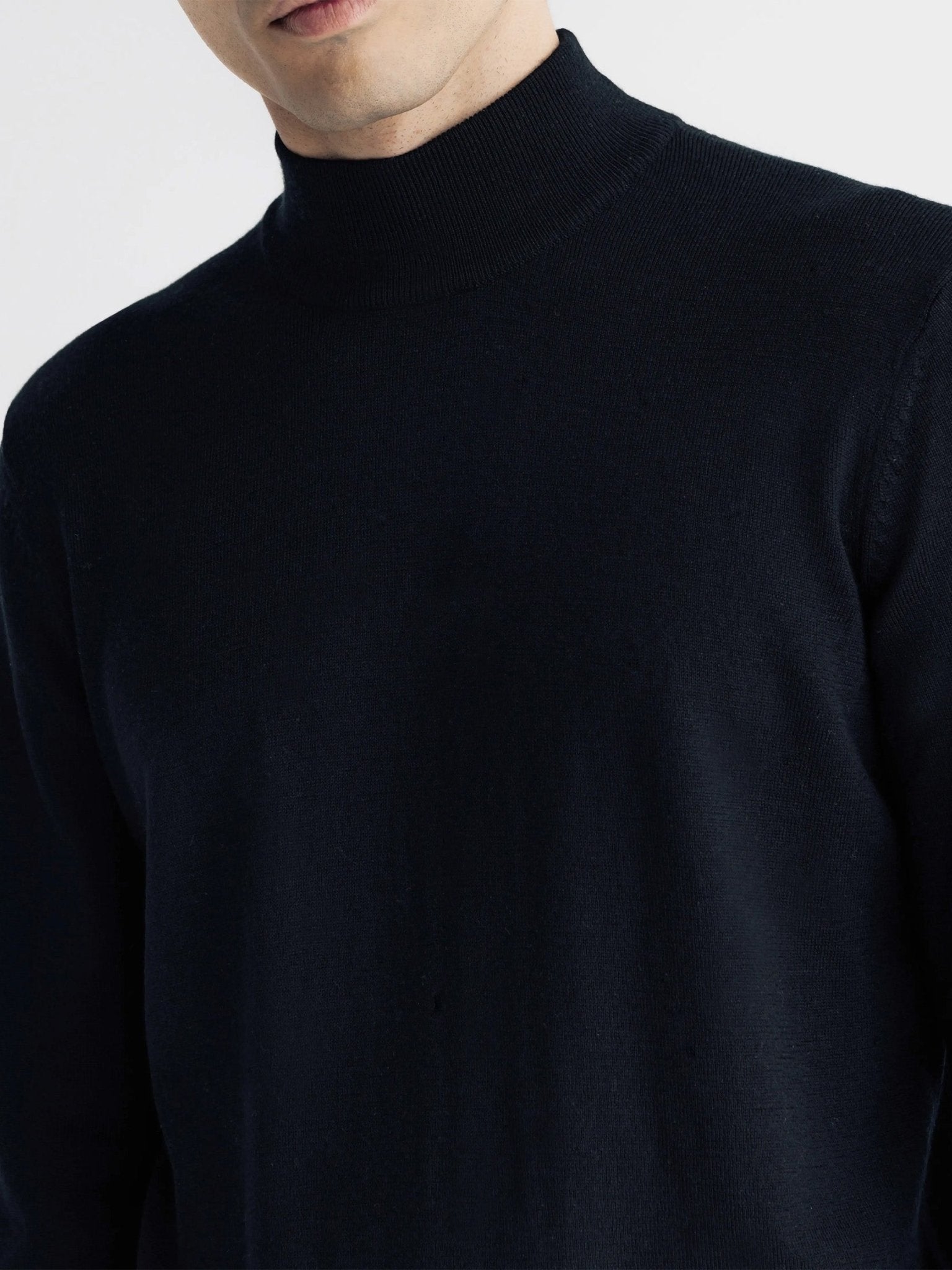 Pull col cheminée noir - IZAC