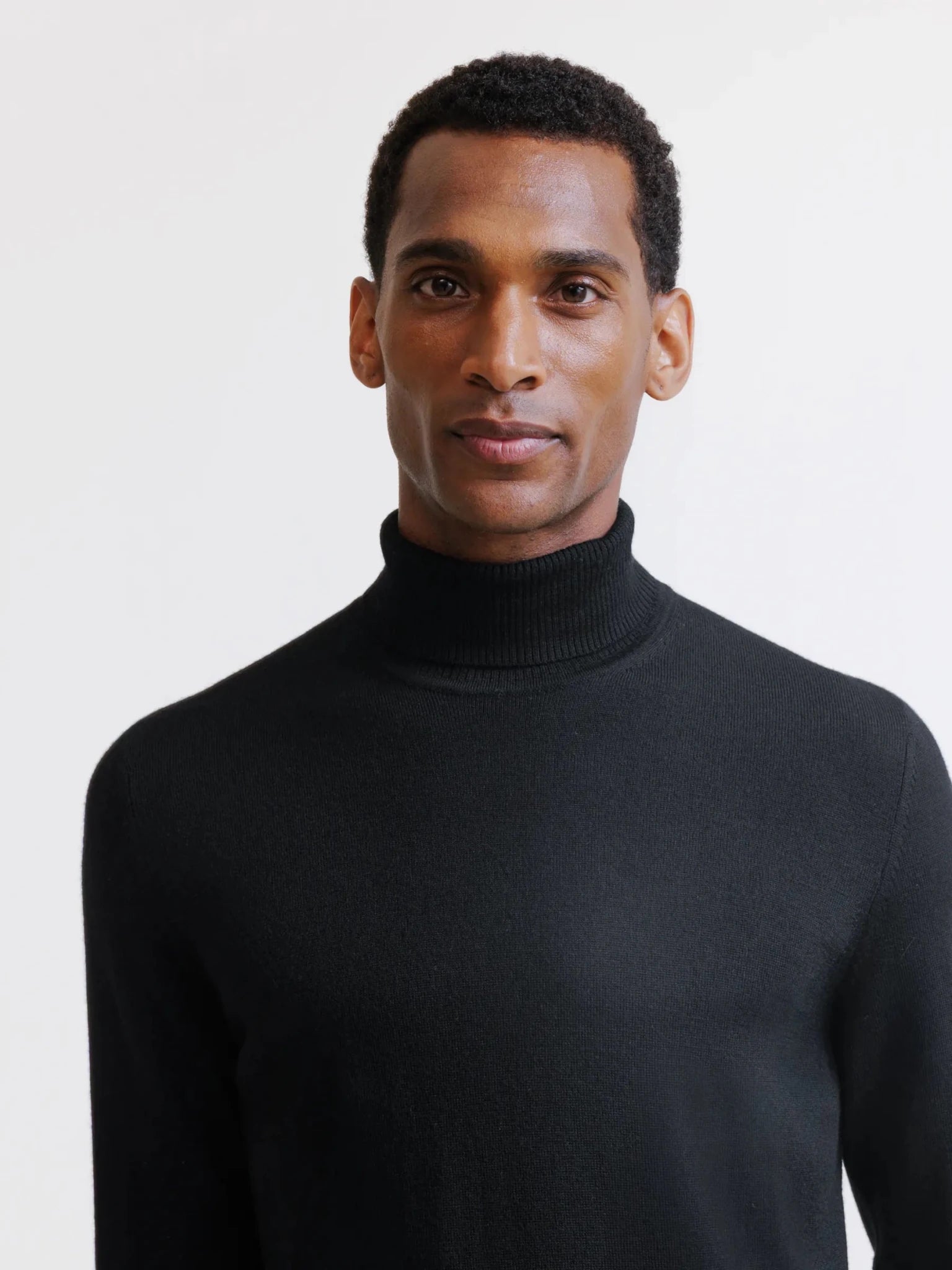 Pull col roulé en mérinos noir - IZAC