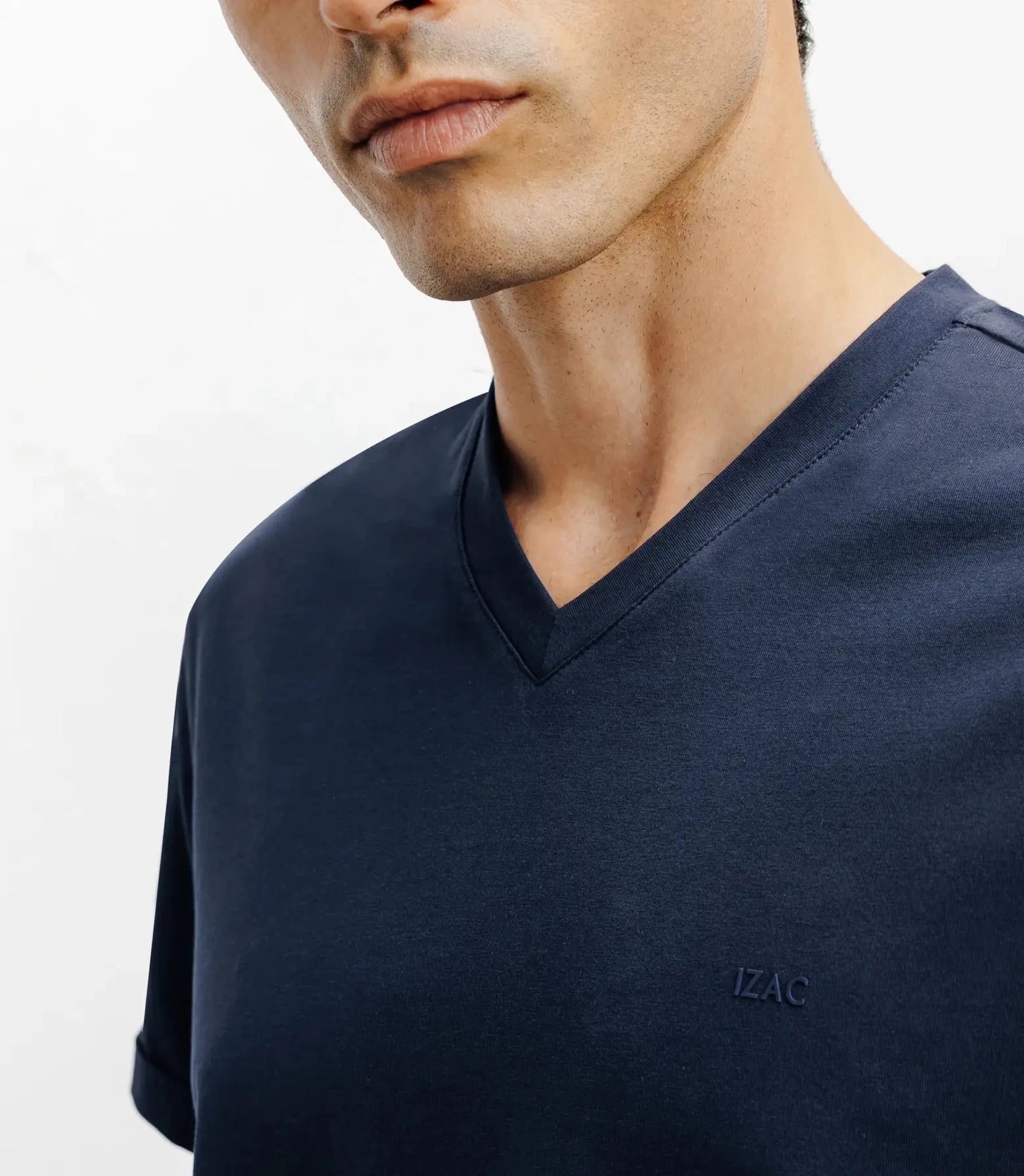 T-shirt col V marine - IZAC