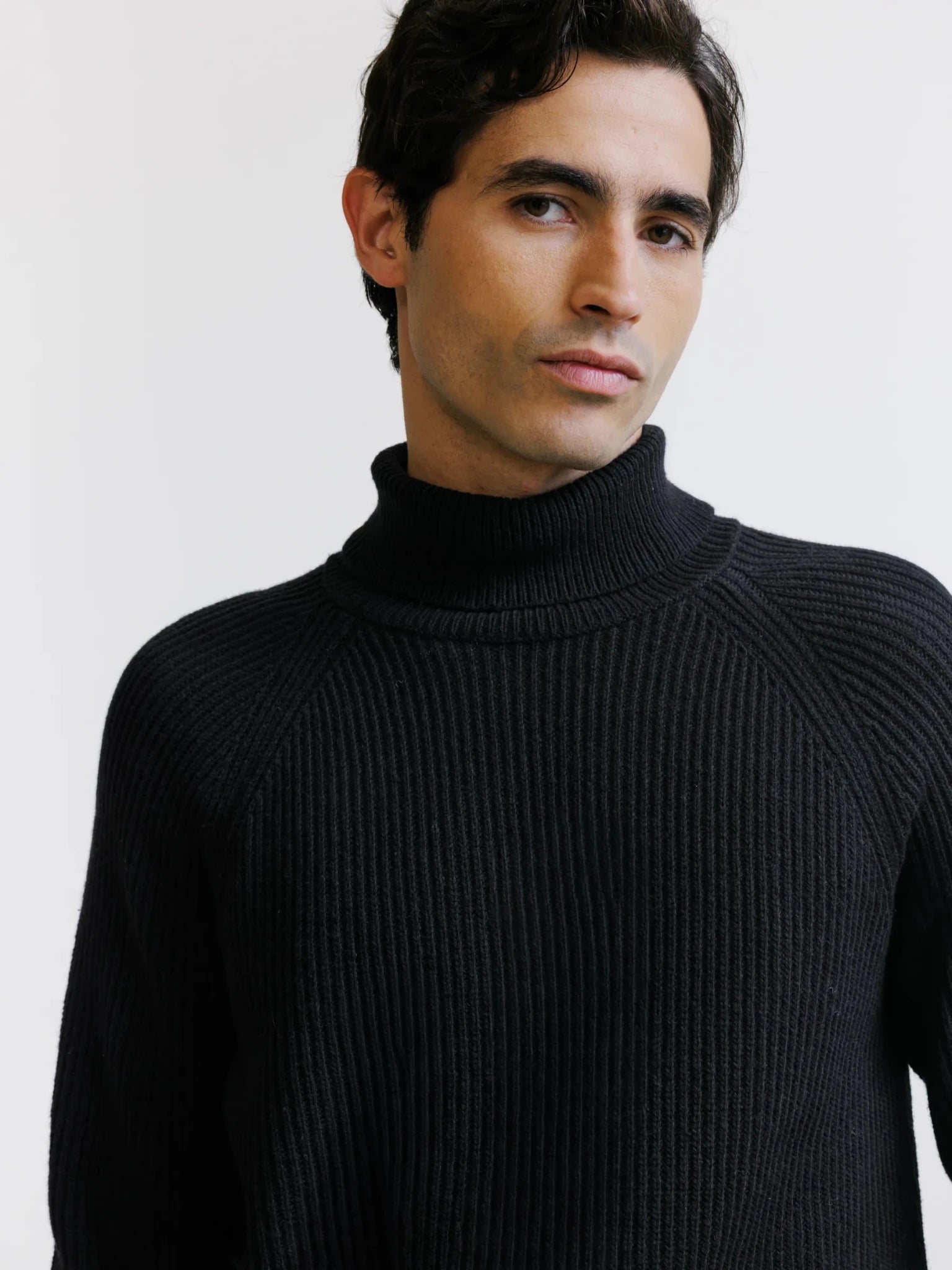 Pull col roulé en maille côtelée noir - IZAC