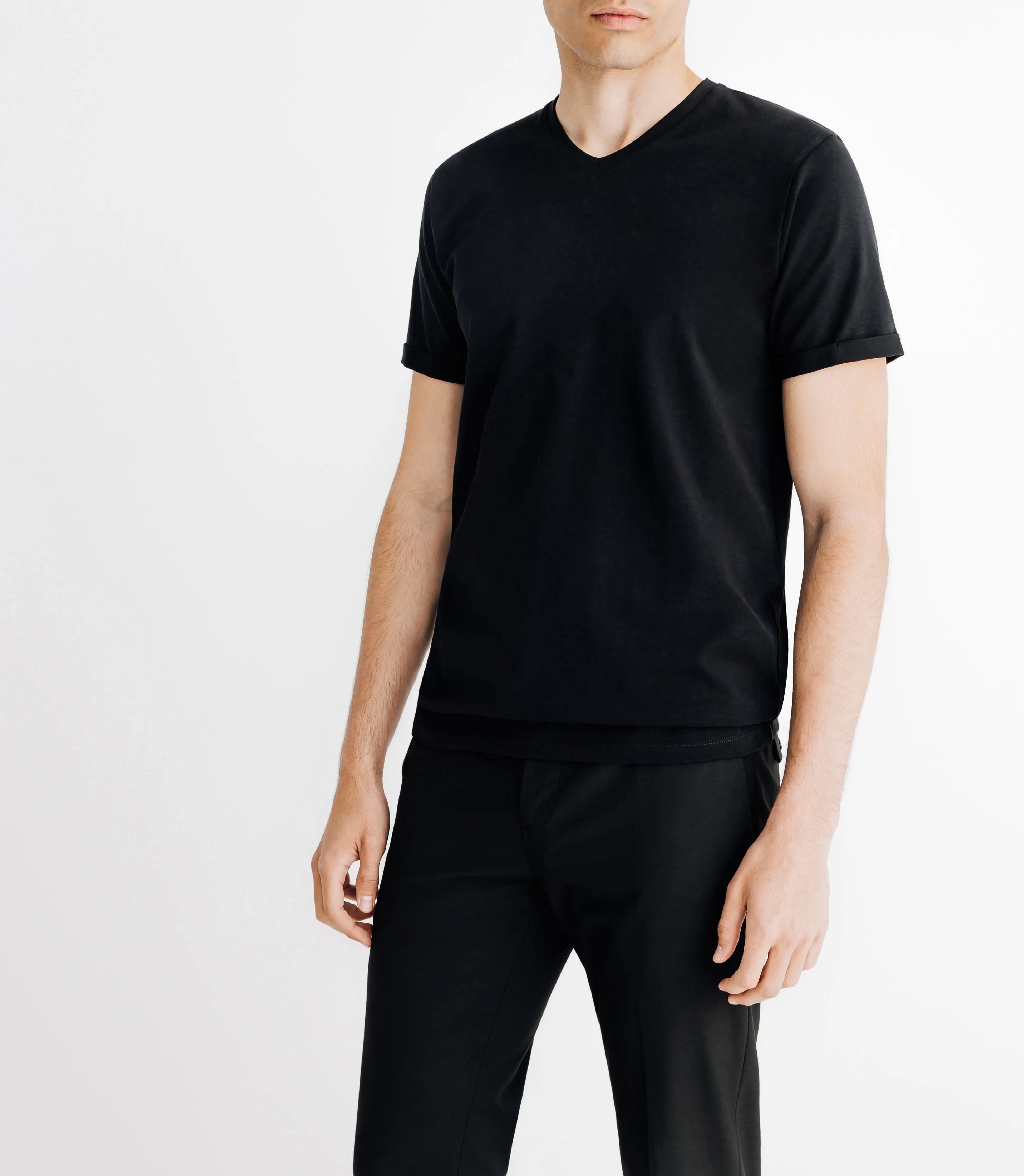 T-shirt col V noir - IZAC