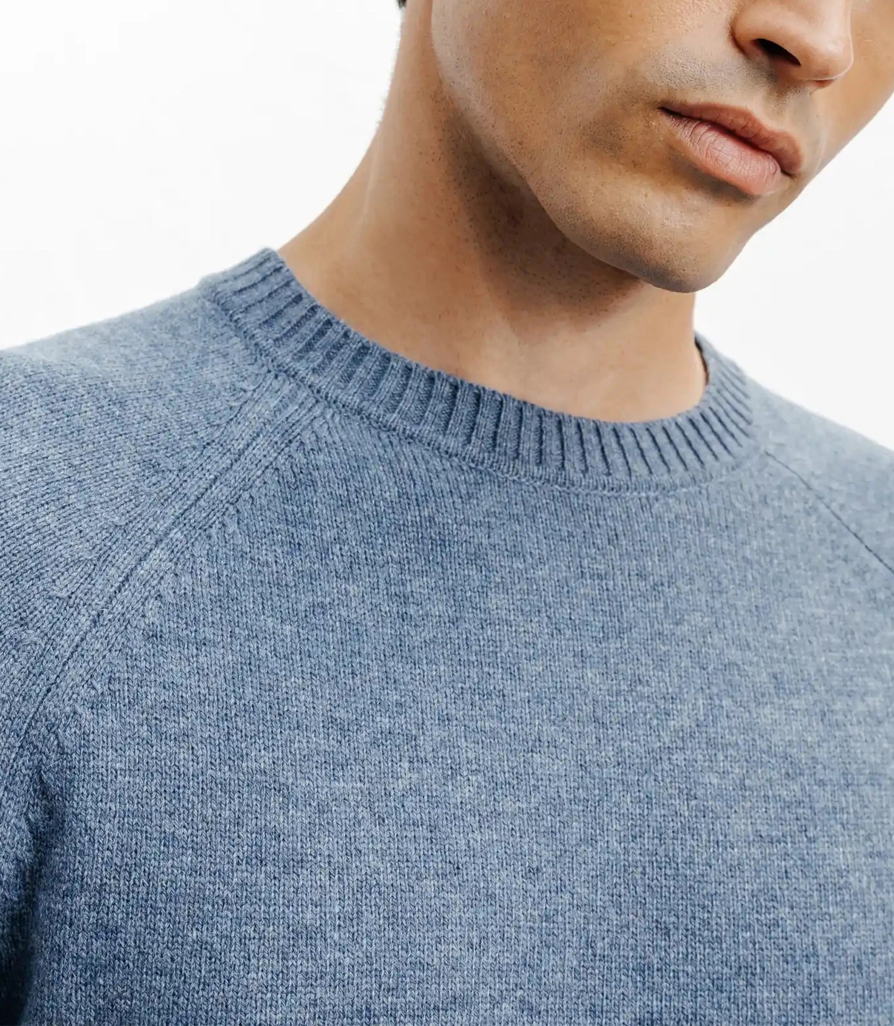 Round-neck wool sweater indigo