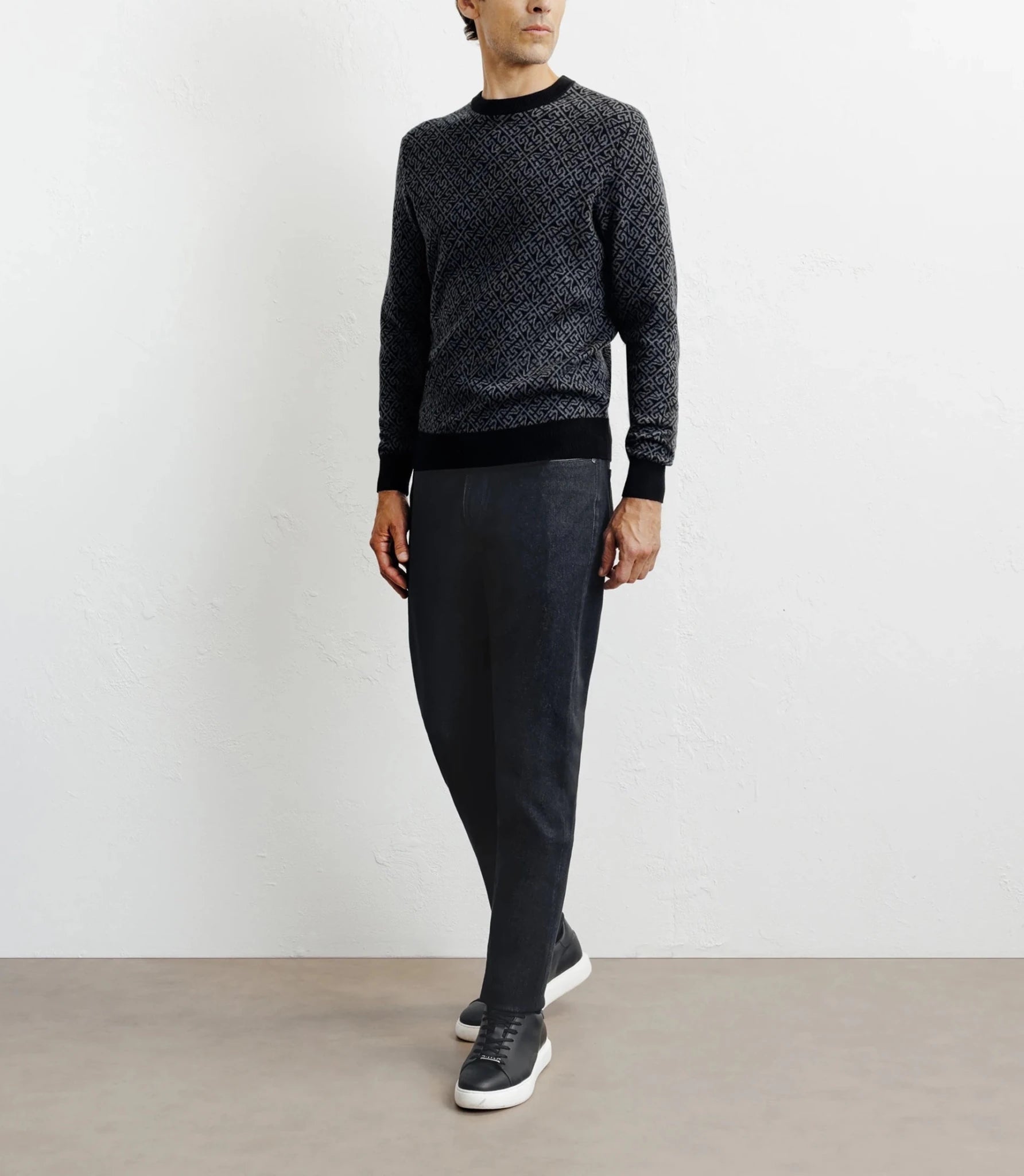 Pull col rond fantaisie noir