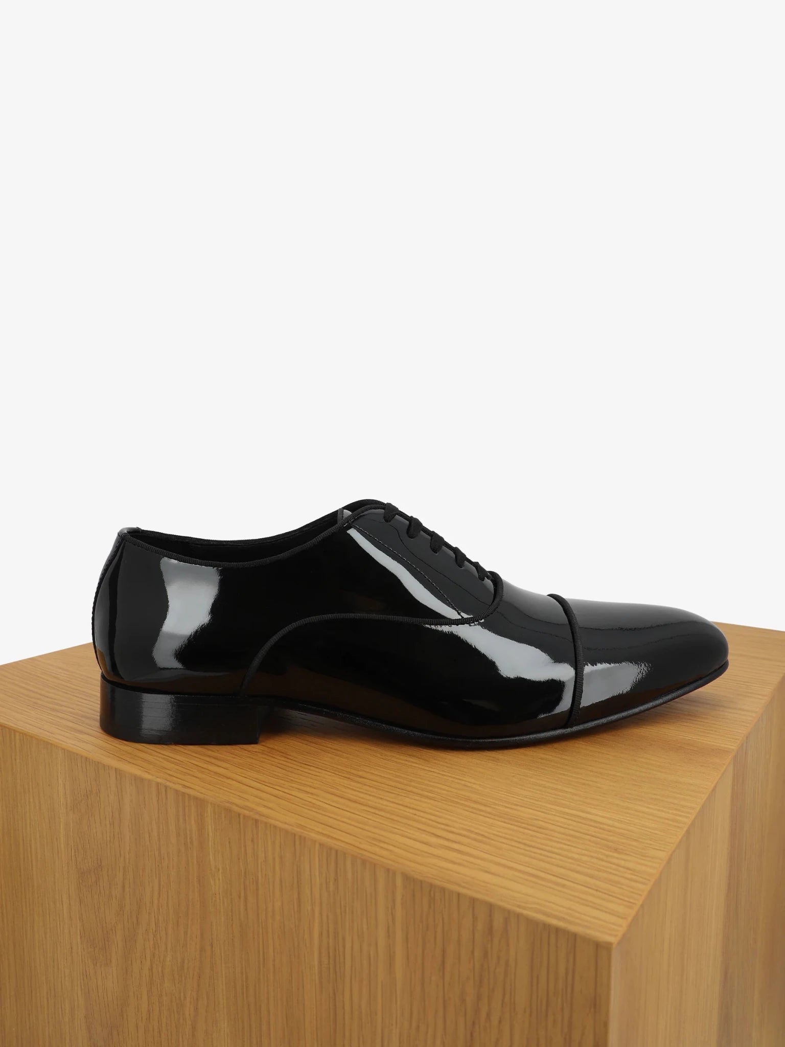 Richelieu en cuir verni noir - IZAC