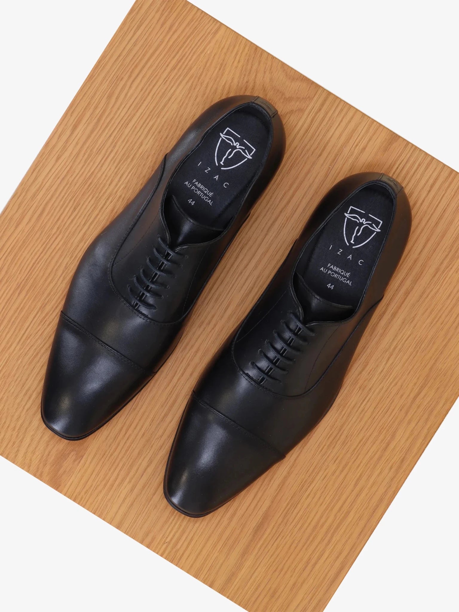 Richelieu en cuir noir - IZAC