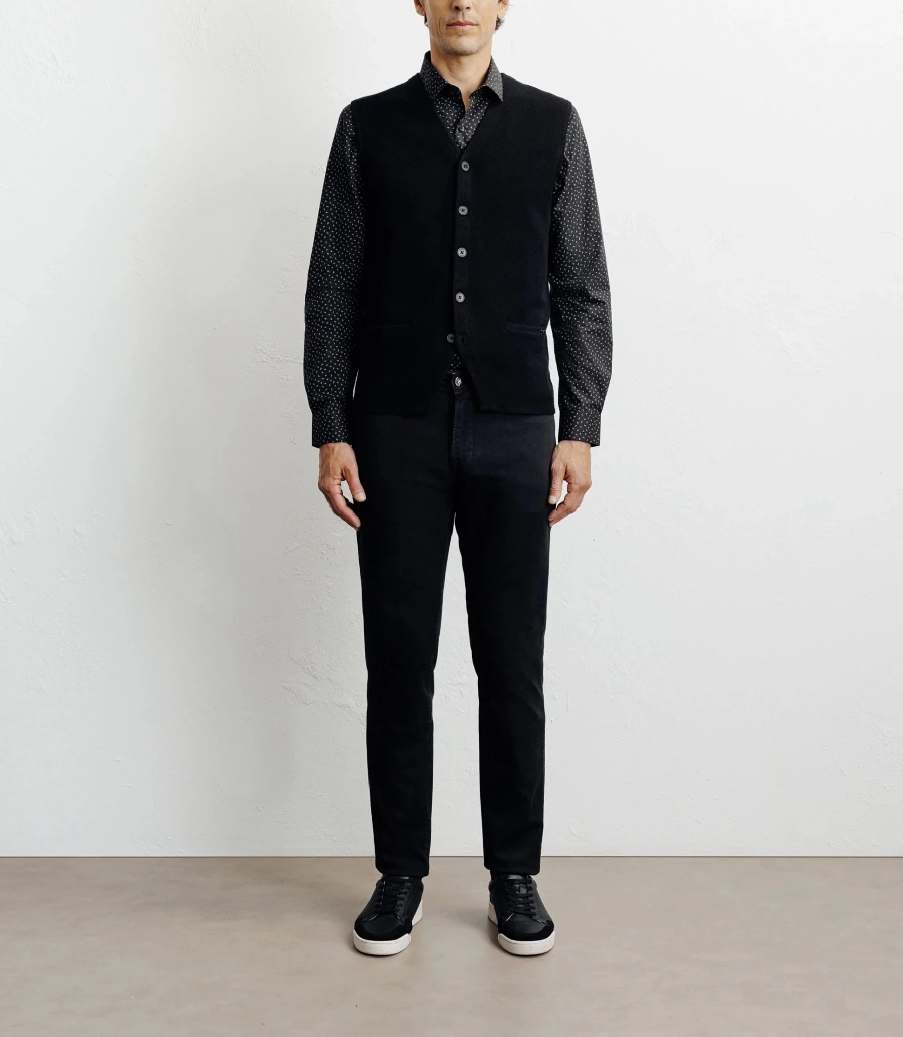 Gilet sans manches boutonné jeux de points noir - IZAC